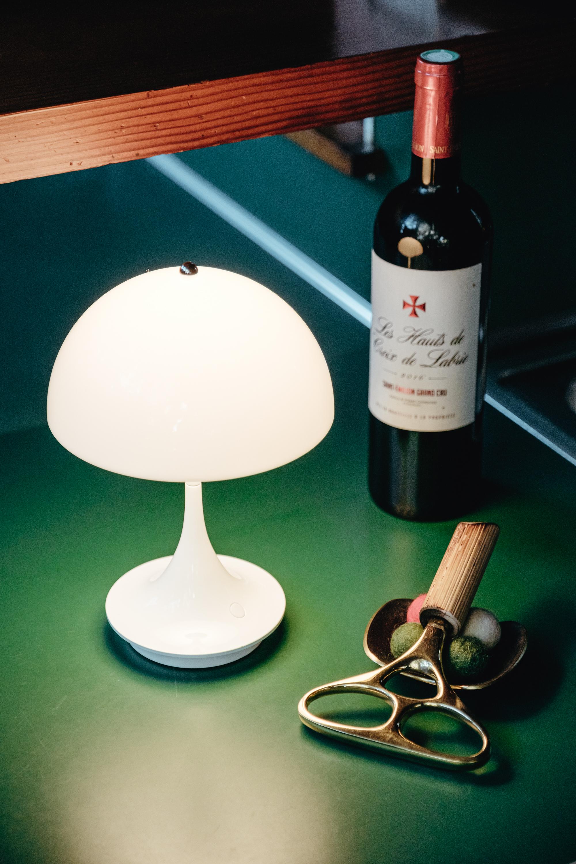 Verner Panton 'Panthella 160 Portable' Table Lamp in White for Louis Poulsen In New Condition For Sale In Glendale, CA