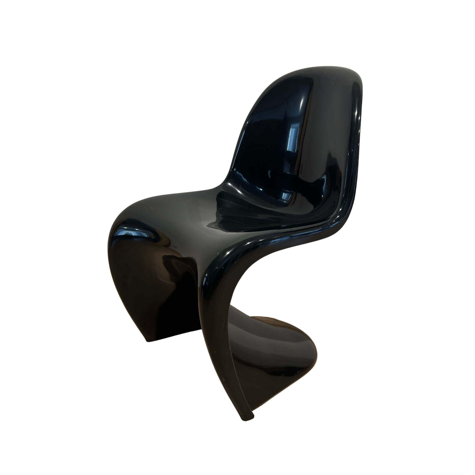Early Space Age Cantilever Chair 'Panton' by Verner Panton in Black, Germany 1970s
 
Design: Verner Panton, 1958-60
Execution Fehlbaum Productions under license from Hermann Miller
stamped 