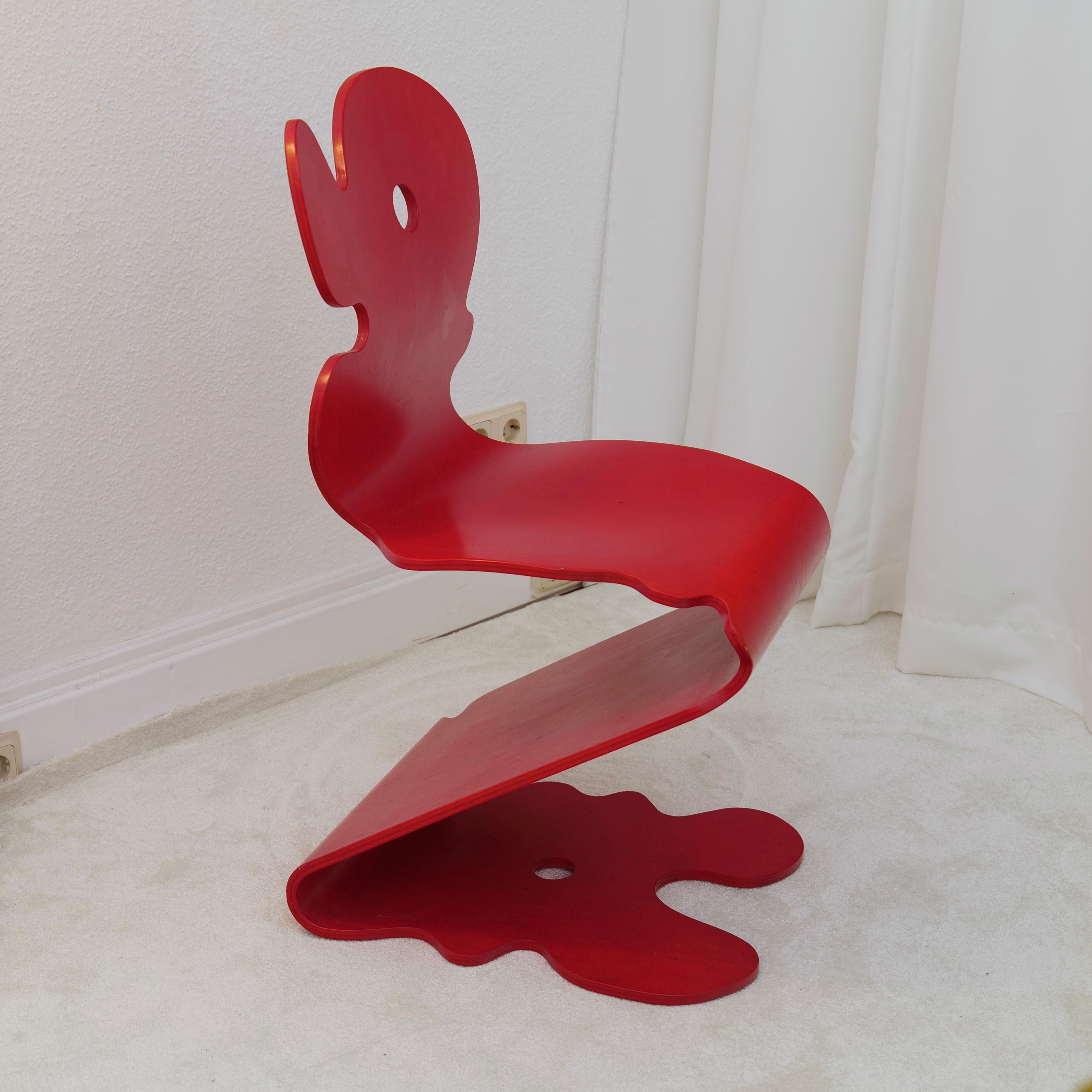 rare red 5020 Pantonic Chair in very good condition with slight signs of use

bright red colour - perfect collectors piece and stackable with other chairs.
