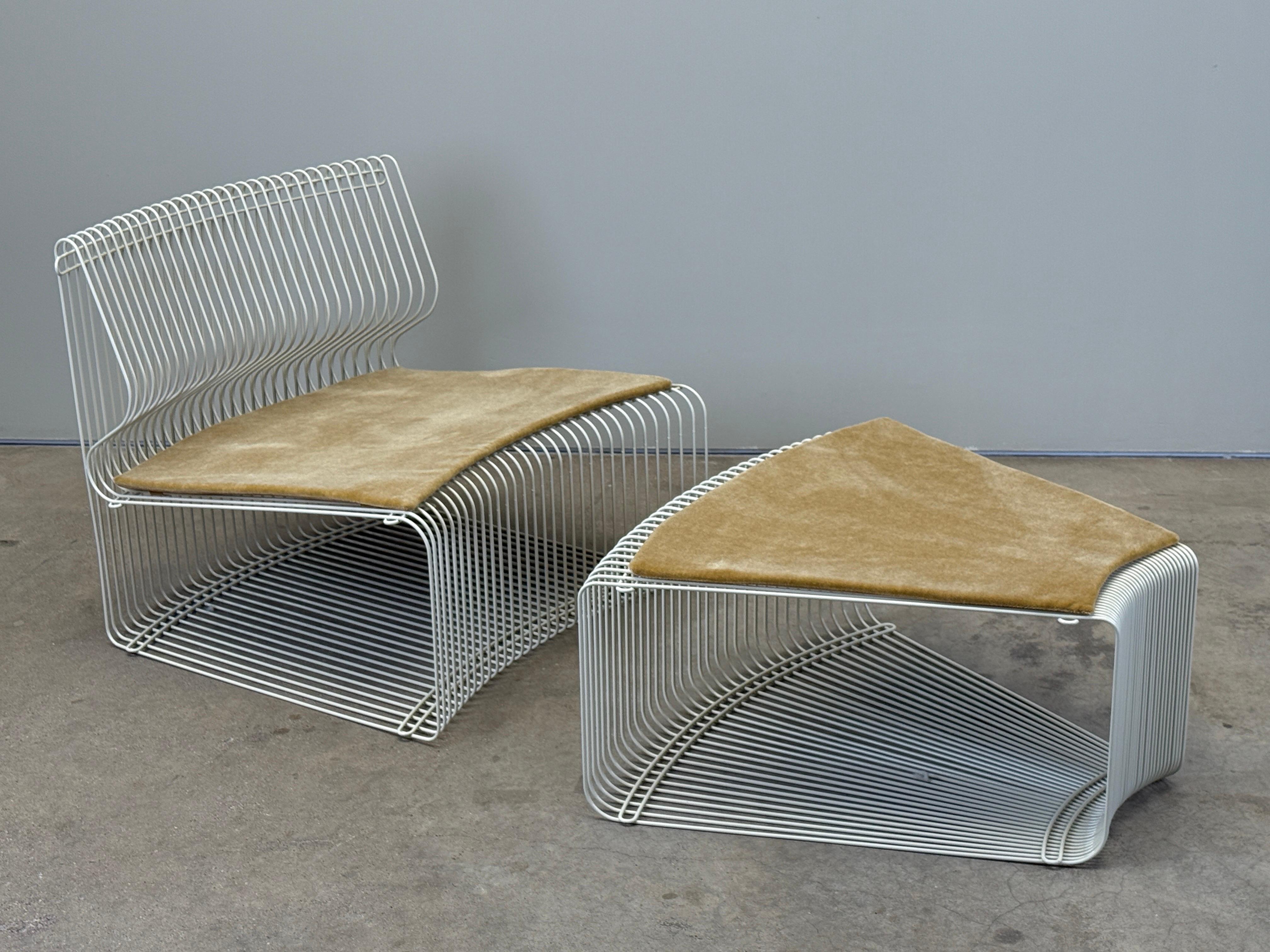 Verner Panton Pantonova Silla de salón y otomana mediados del siglo XX en venta