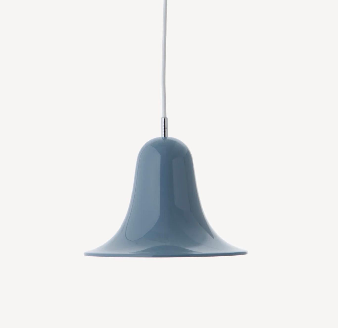 Verner Panton Ciondolo Pantop Ø23. Progettata nel 1980, produzione attuale.

L'elegante linea Pantop è stata disegnata da Verner Panton nel 1980 e per molto tempo è stata un punto fermo della collezione Verpan. Pantop è caratterizzato da un