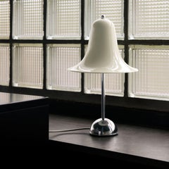 Verner Panton Lámpara de mesa portátil "Pantop" en blanco crema y cromo para Verpan