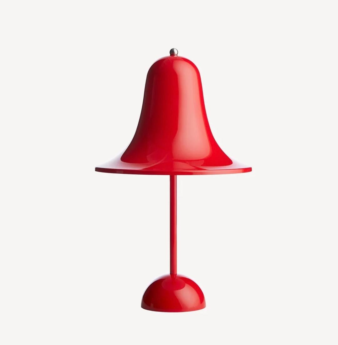 Verner Panton 'Pantop Portable' table lamp in 'Bright Red' for Verpan. Designed in 1980. New, current production.

This is a versatile smaller and wireless version of the 'Pantop' table lamp, usb-chargeable. 

The elegant Pantop line was