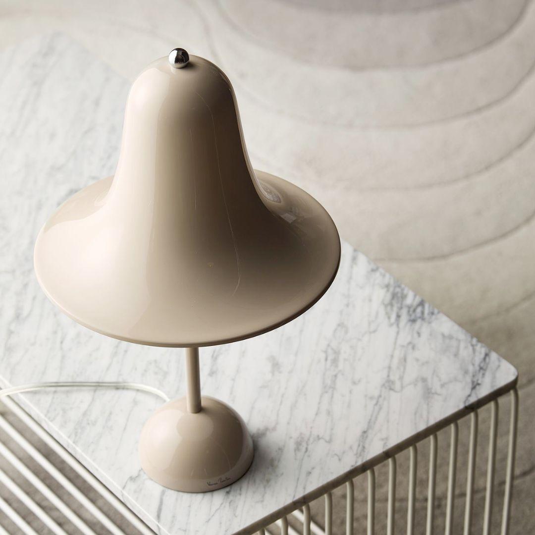 Verner Panton 'Pantop' table lamp in metal and grey sand for Verpan

Verner Panton was one of Denmark's most legendary modern furniture and interior designers. His innovative experimentation with new materials, bold shapes and vibrant colors shines