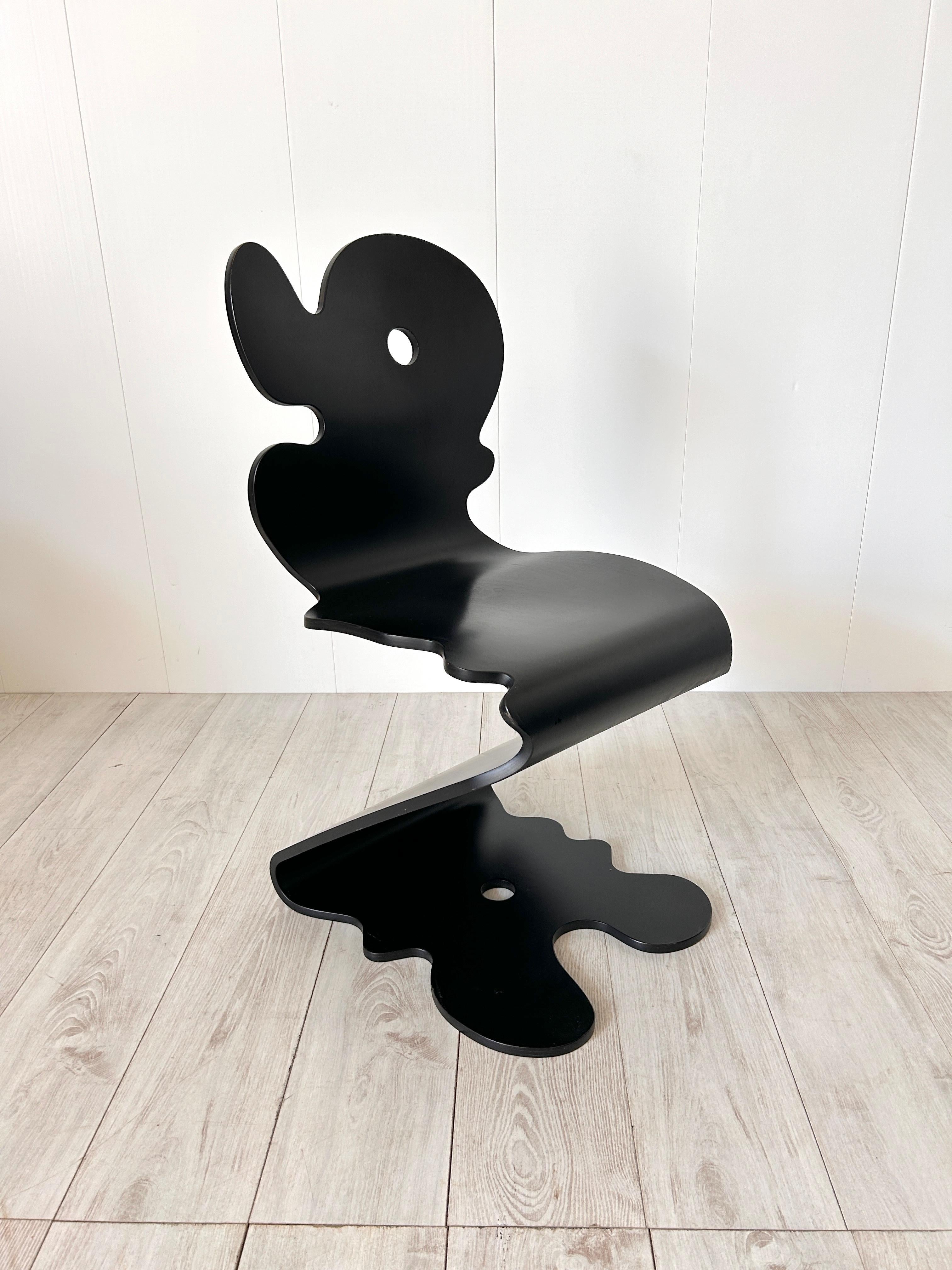 Rarissima sedia Panton Mod: Pantonic 5000 in faggio nero.

Nel 1992 Verner Panton disegnò tre modelli 5000, 5010, 5020 progettati dallo Studio di design danese Håg
Le sedie sono state prodotte in quattro colori nero, rosso, giallo e blu.

(3)