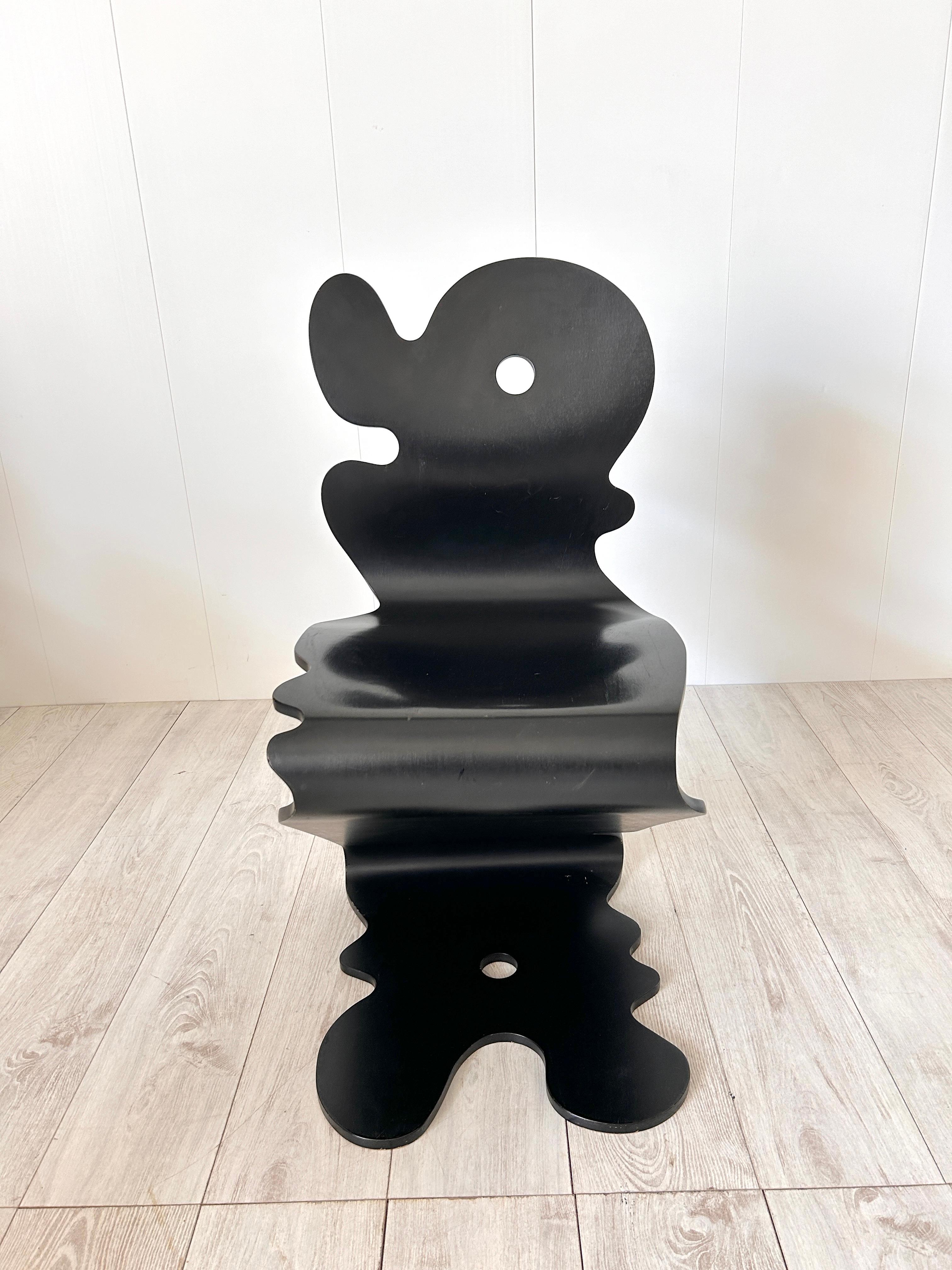 Rarissima sedia Panton Mod: Pantonic 5000 in faggio nero.

Nel 1992 Verner Panton disegnò tre modelli 5000, 5010, 5020 progettati dallo Studio di design danese Håg
Le sedie sono state prodotte in quattro colori nero, rosso, giallo e blu.

(5)
