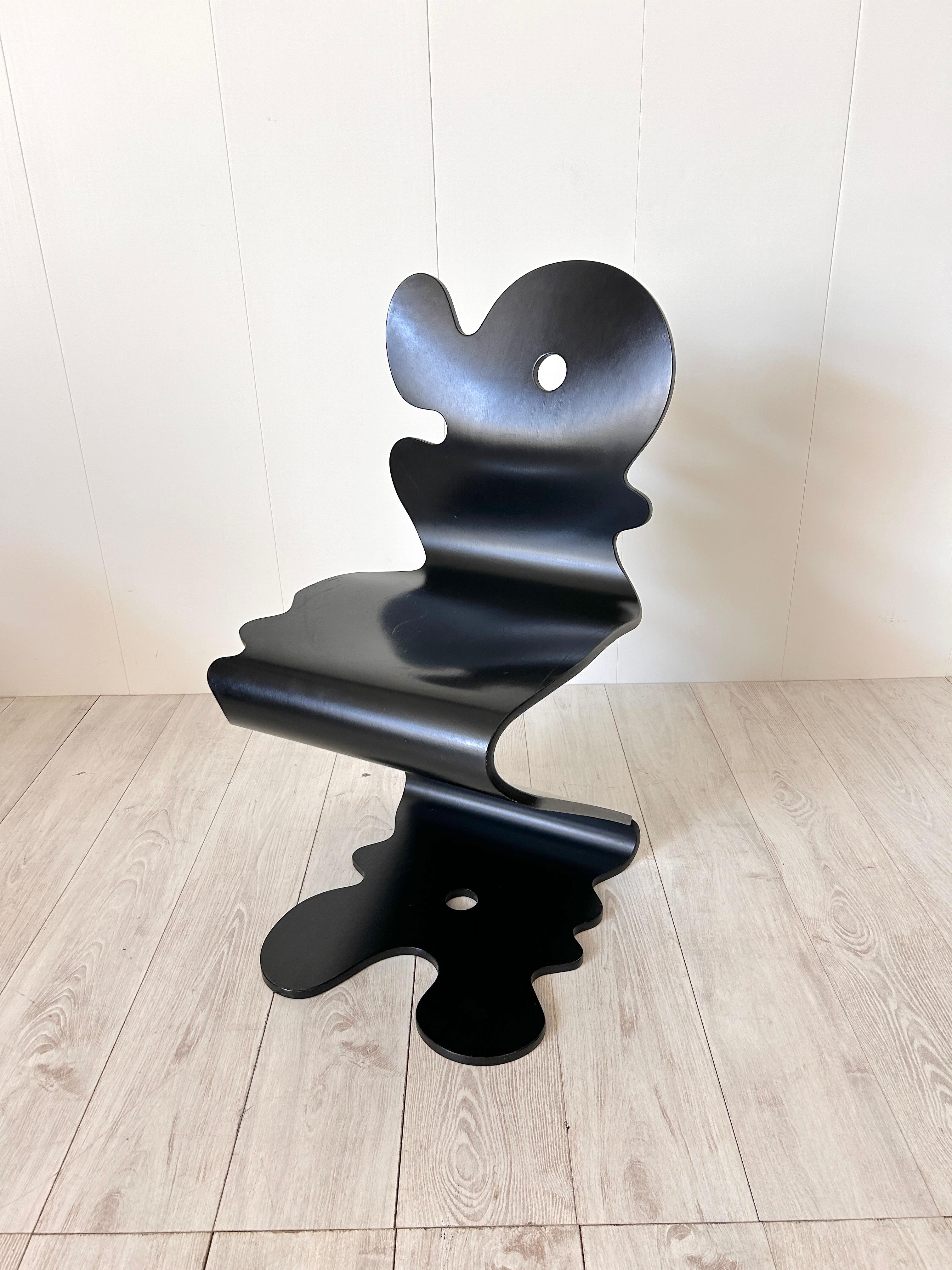 Rarissima sedia Panton Mod: Pantonic 5000 in faggio nero.

Nel 1992 Verner Panton disegnò tre modelli 5000, 5010, 5020 progettati dallo Studio di design danese Håg
Le sedie sono state prodotte in quattro colori nero, rosso, giallo e blu.

(6)