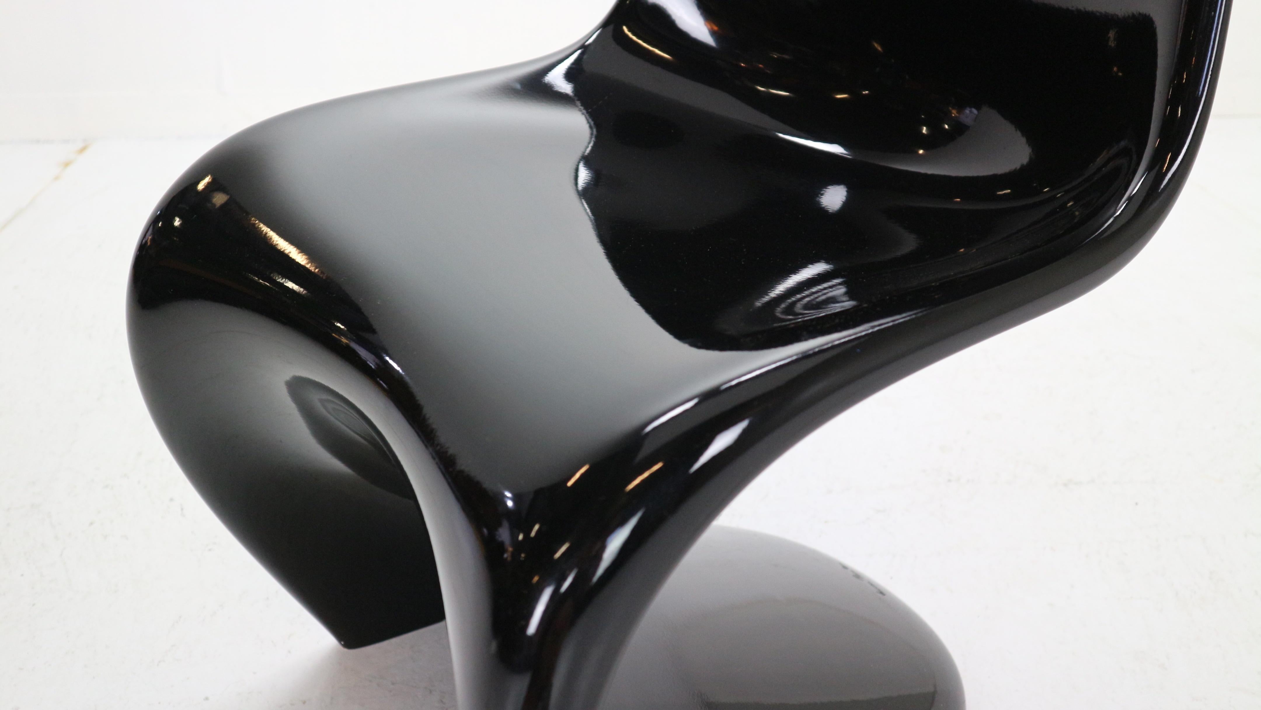 Verner Panton Set of 5 Black Gloss Fiberglass Chairs 