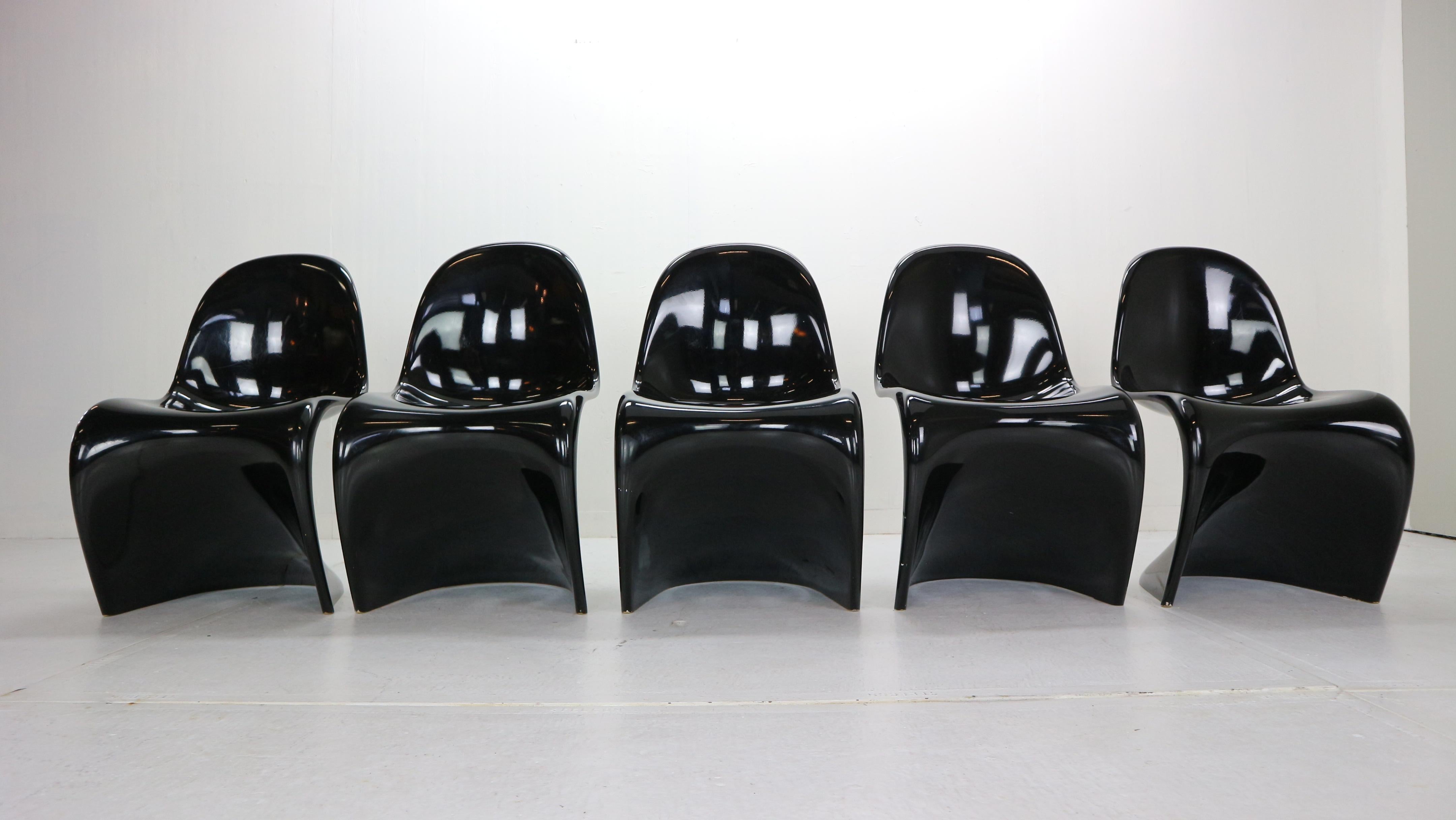 Swiss Verner Panton Set of 5 Black Gloss Fiberglass Chairs 