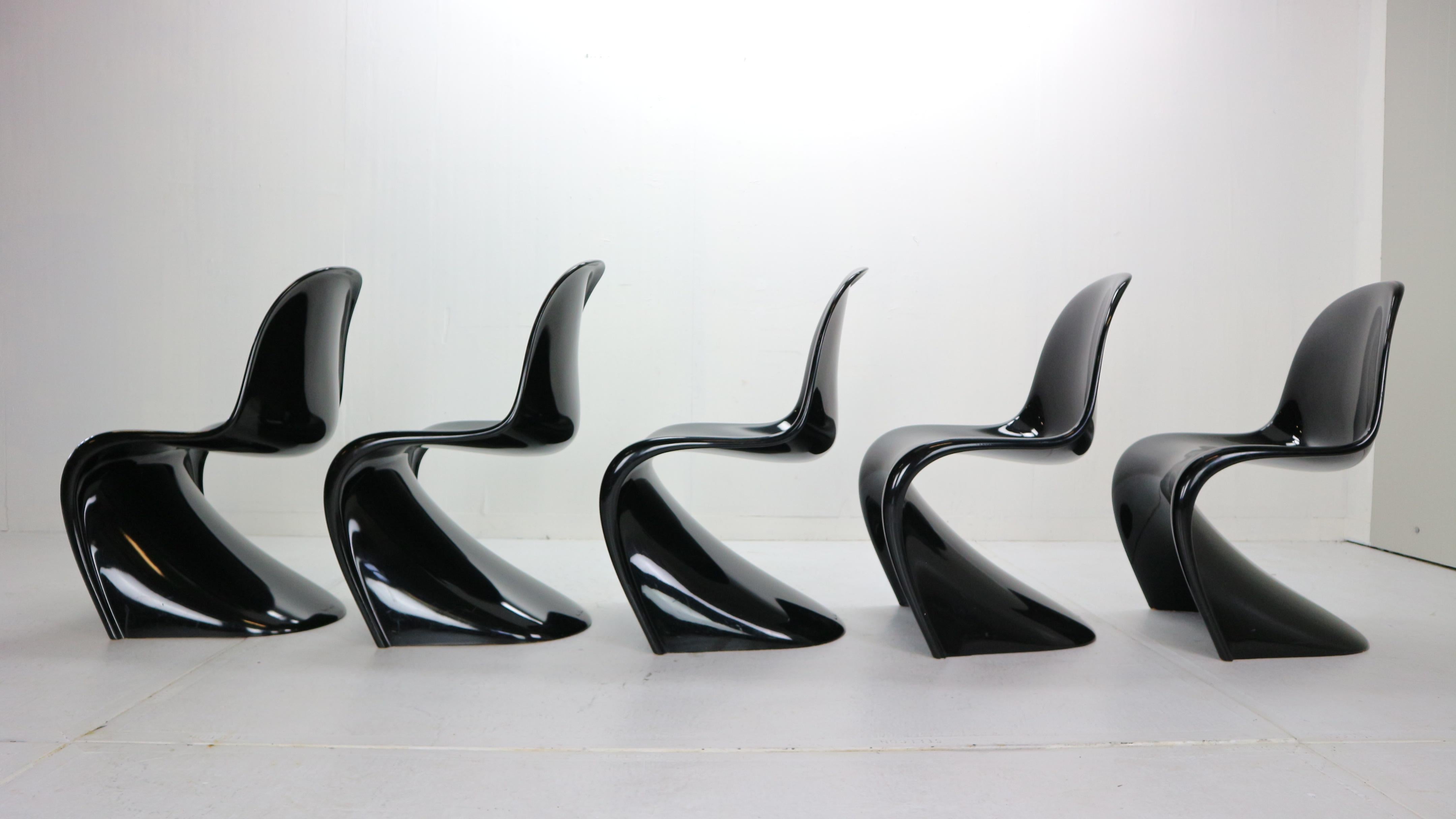 Verner Panton Set of 5 Black Gloss Fiberglass Chairs 