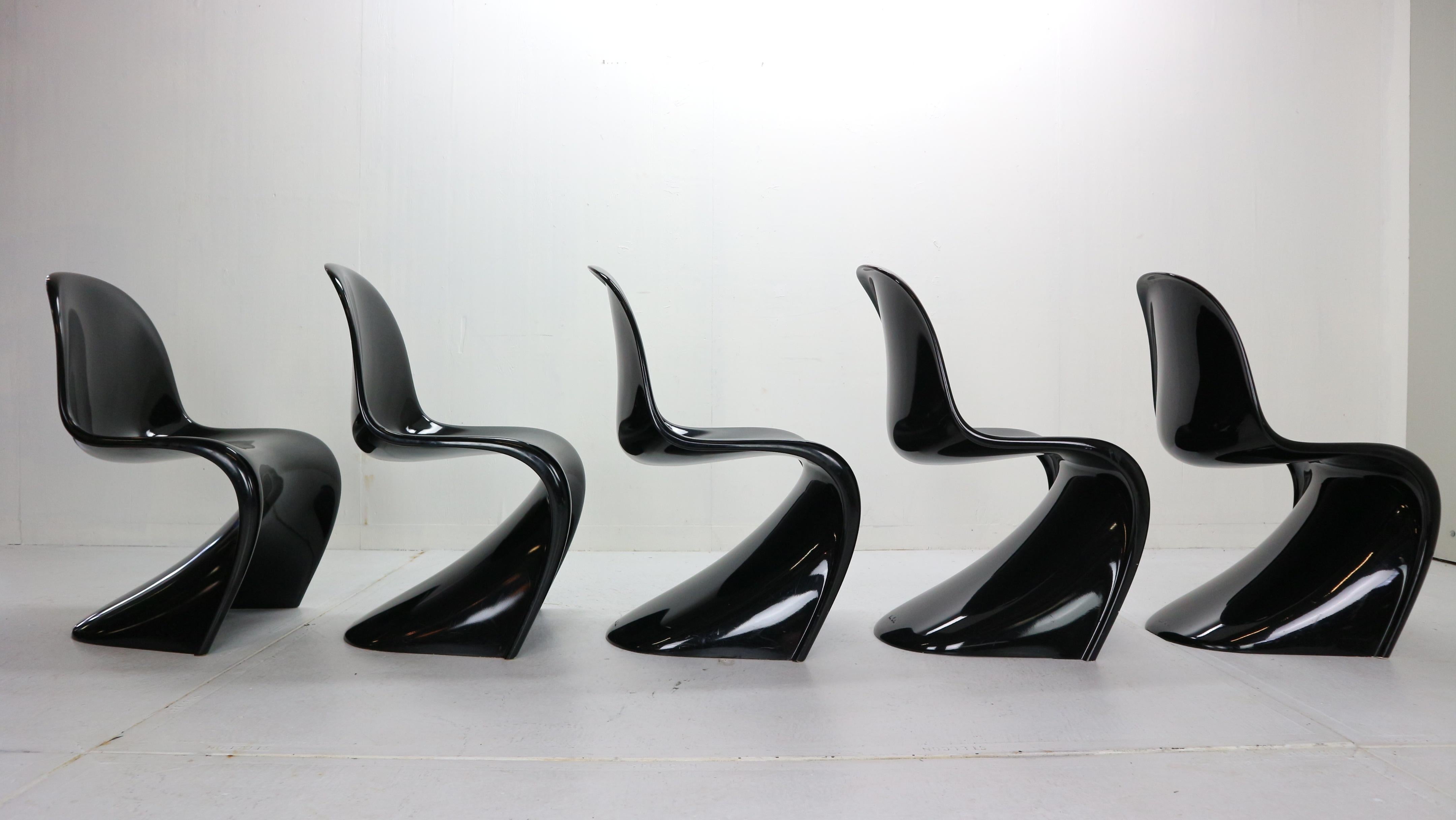 Verner Panton Set of 5 Black Gloss Fiberglass Chairs 