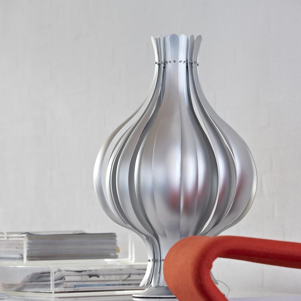 Verner Panton silver onion table or floor lamp, Verpan, Danish Modern, 1977. Rare. No longer in production. 

Table lamp made of white metal vertical, compressed lamellae. Produces an onion-shaped shade. Indirect light. 2.2 m transparent cord.