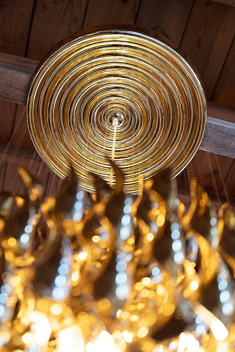 Verner Panton SP-2 Spiral-Kronleuchter aus Gold von Verpan im Zustand „Gut“ im Angebot in Dallas, TX