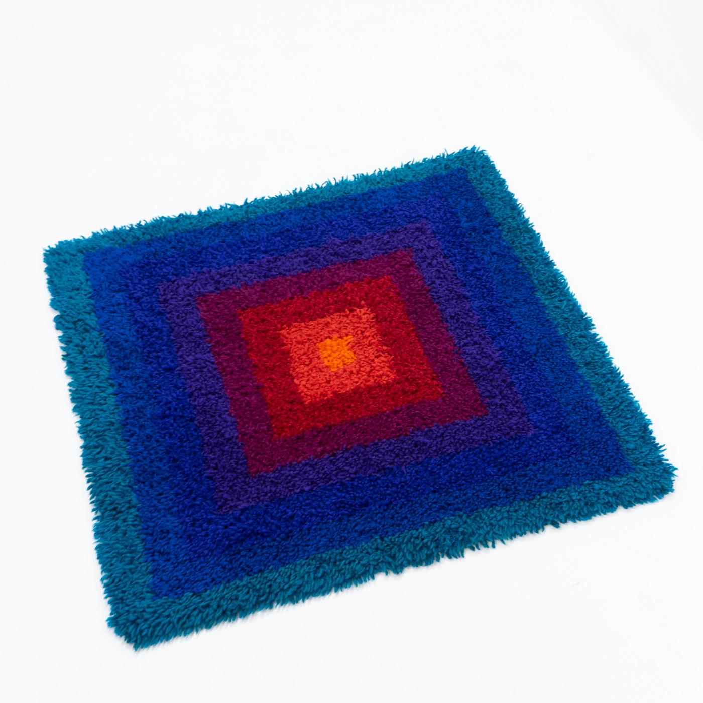 Square rug designed by Verner Panton in the early 1970s and produced by Tisca (Mira-X), Switzerland during this same period. 

This exceptionally rare rug is still in very good condition, with no repairs or damages. The colours of the square