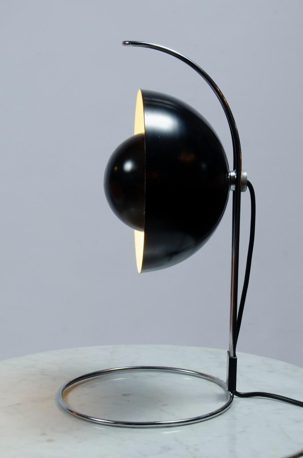 Mid-Century Modern Lampe de table noire VP4 de style Verner Panton en vente