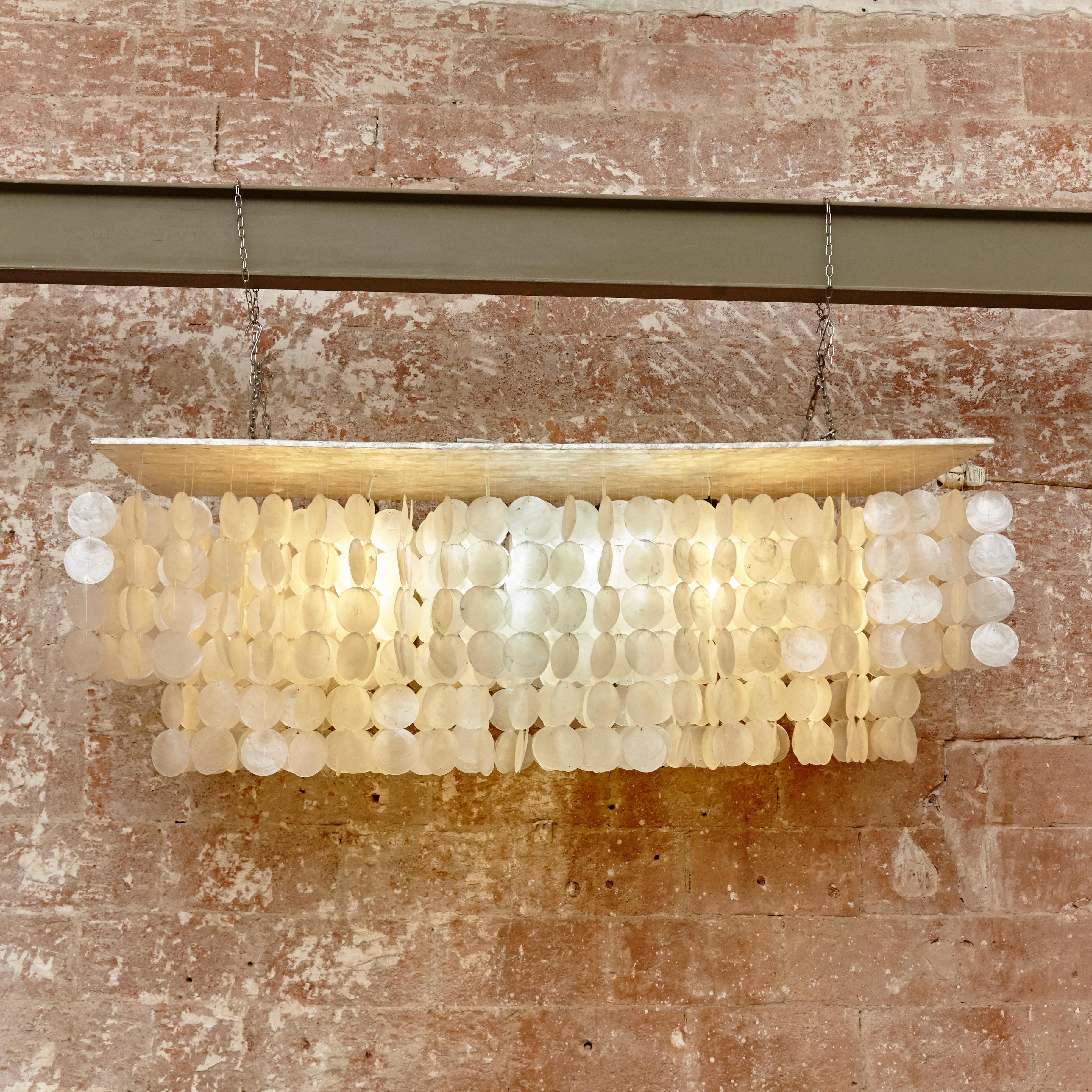 Chandelier lamp made by Capiz Shell manufactured in 1970

Measures: H 45 x W 120 x D 40.
 

     