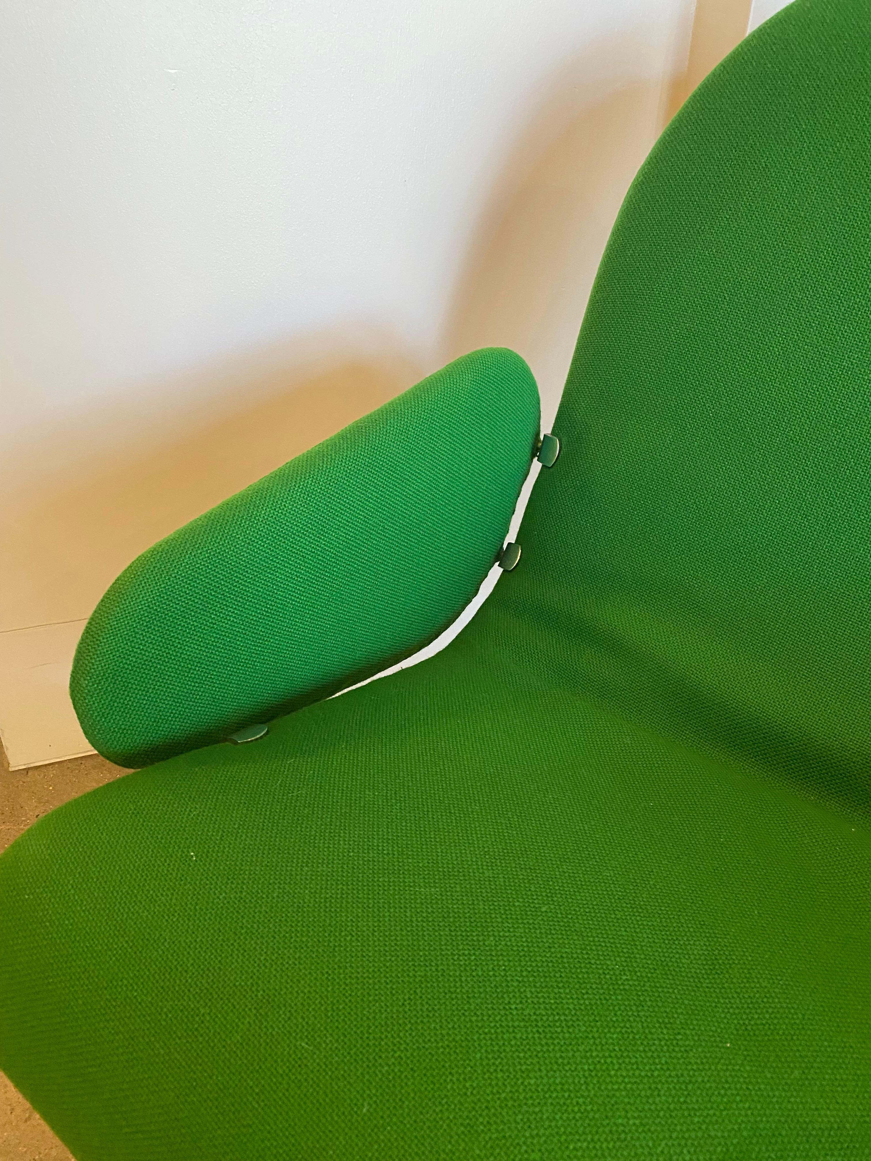 Lounge chair designed by Verner Panton in original green fabric with chrome trim and chrome swivel base. Classic Mid-Century Modern or Scandinavian modern styling. A comfortable chair and the original fabric is in almost perfect condition.