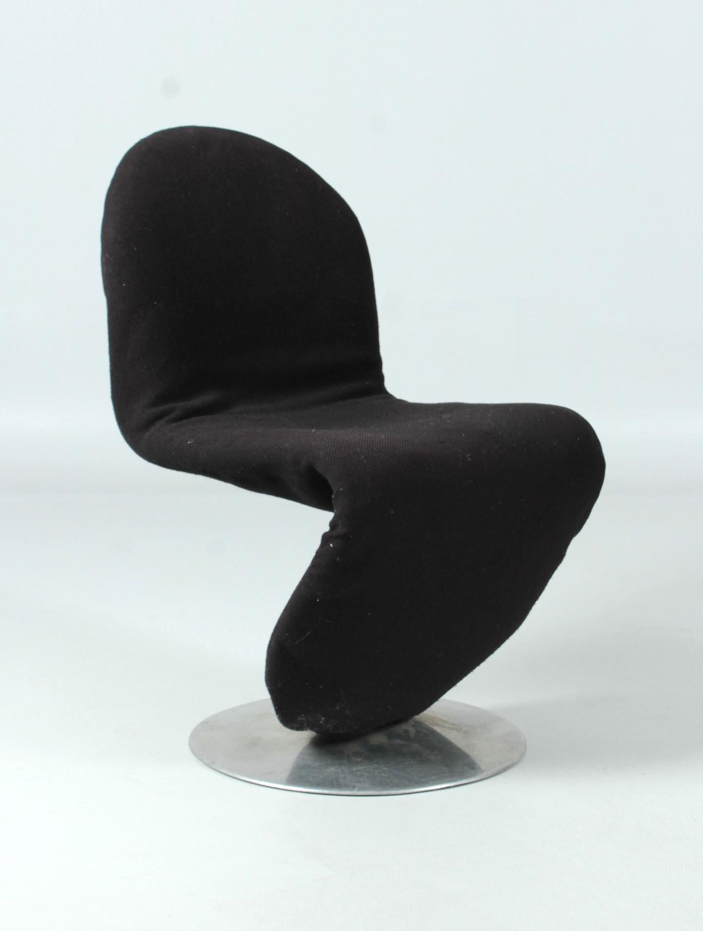 Vintage 1-2-3 chair designed by Verner Panton.
Made probably in the 1970s. The chair is in original condition. The fabric is a little bit stretched out at the back, there is minimal damage to the fabric. In one of the photos the spot is marked with