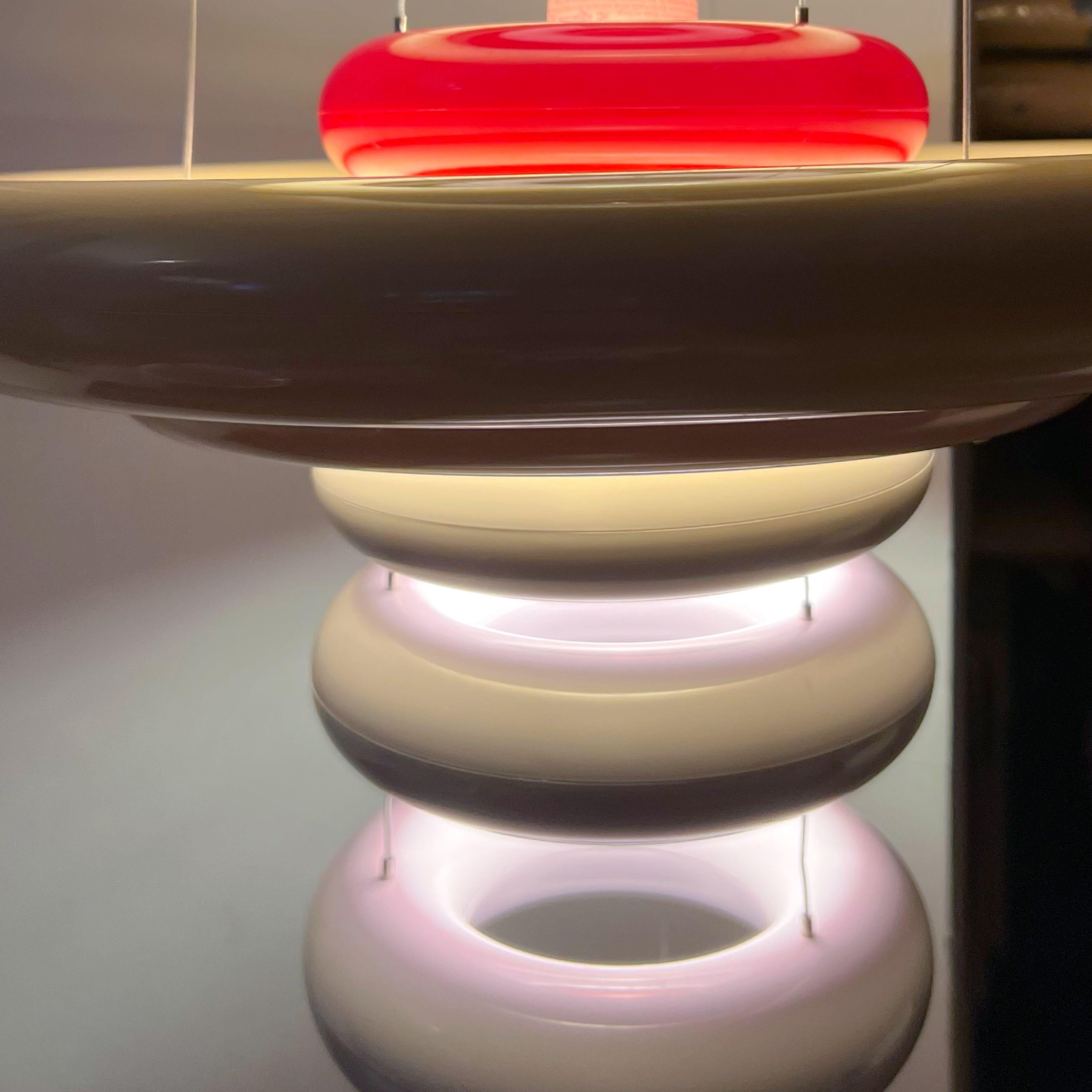 XX secolo Verner Panton Lampadario UFO, Bianco, Rosso, Cromo, Danimarca, 1975, 2015 in vendita