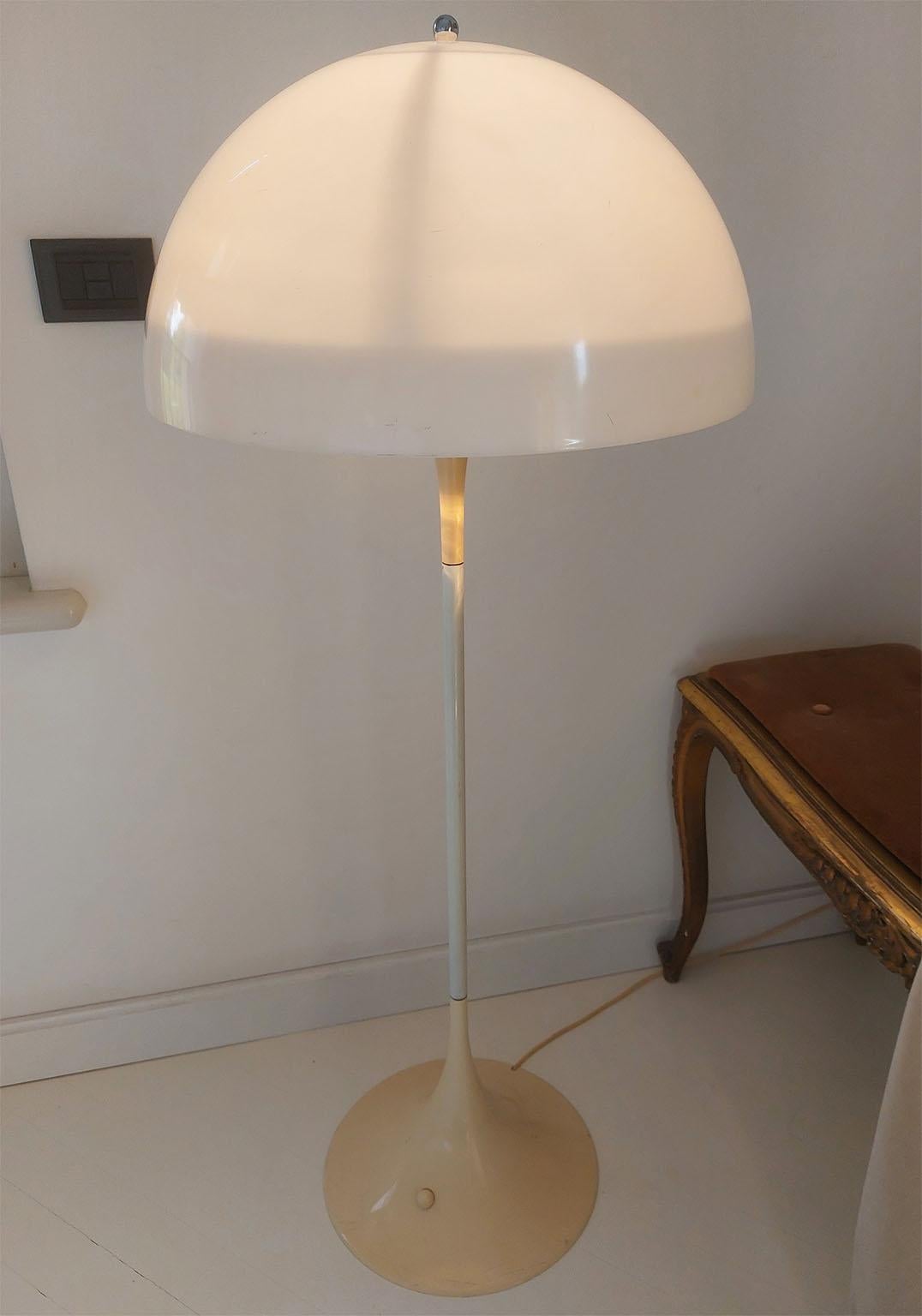 Mid-Century Modern Verner Panton Vintage White Panthella Floor Lamp, Louis Poulsen, Denmark, 1971 For Sale