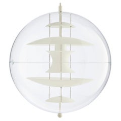 Pendentif « VP Globe » de Verner Panton en verre opale soufflé à la main et acrylique pour Verpan