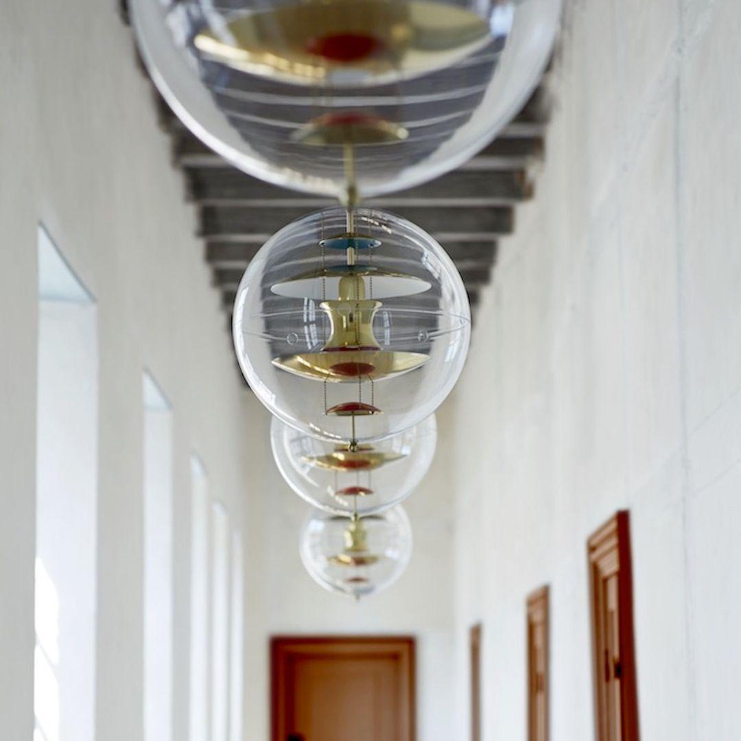 Lampe suspendue VP Globe de Verner Panton en laiton, aluminium et acrylique pour Verpan Neuf - En vente à Glendale, CA