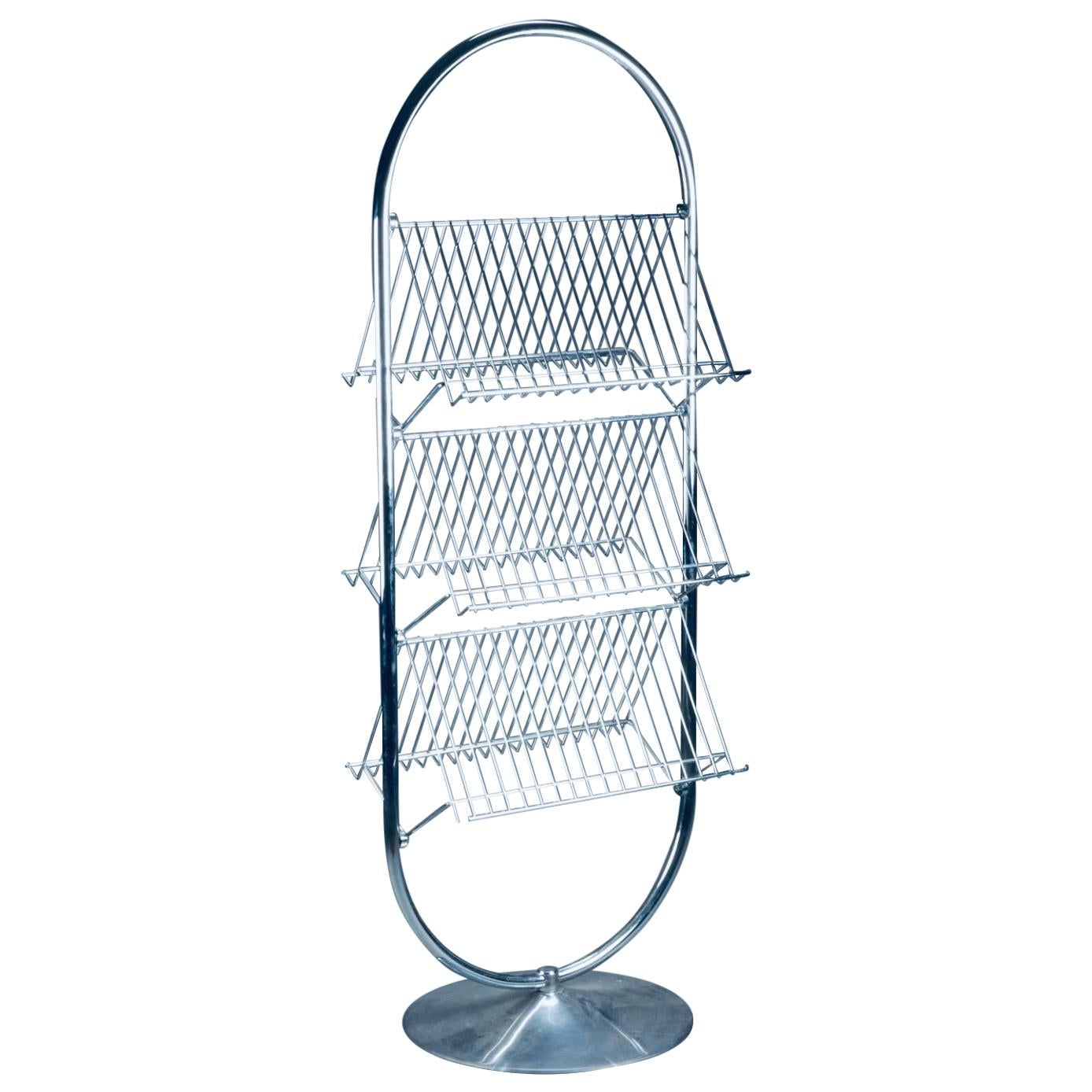 Chrome-plated VP-rack display stand with 6 shelves, designed in 1973 by Verner Panton, executed in the 1990s by Fritz Hansen, Denmark (discontinued). To use as a display rack or magazine rack.
Labelled.
