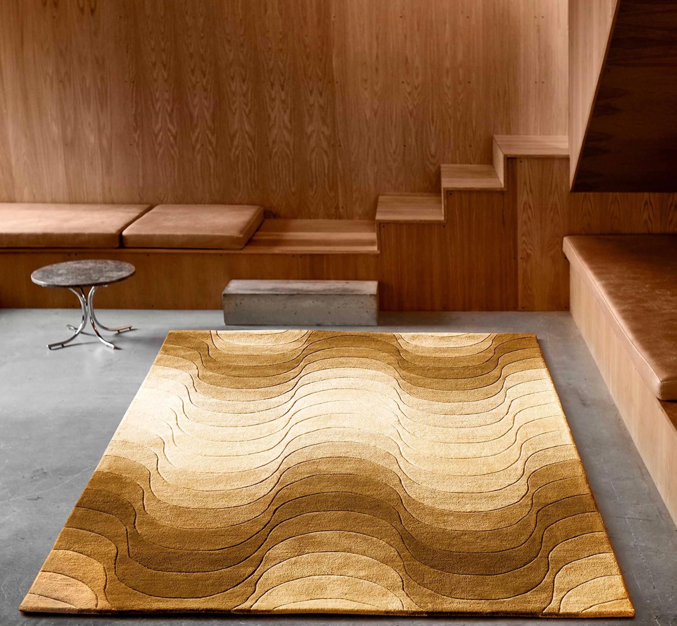 Tapis 'Wave' de Verner Panton 240 x 170 cm pour Verpan. Production actuelle.

En plus d'ajouter un élément sculptural à une pièce, les tapis servent également à souligner et/ou à transformer les dimensions de l'espace. Tous les tapis Verpan sont