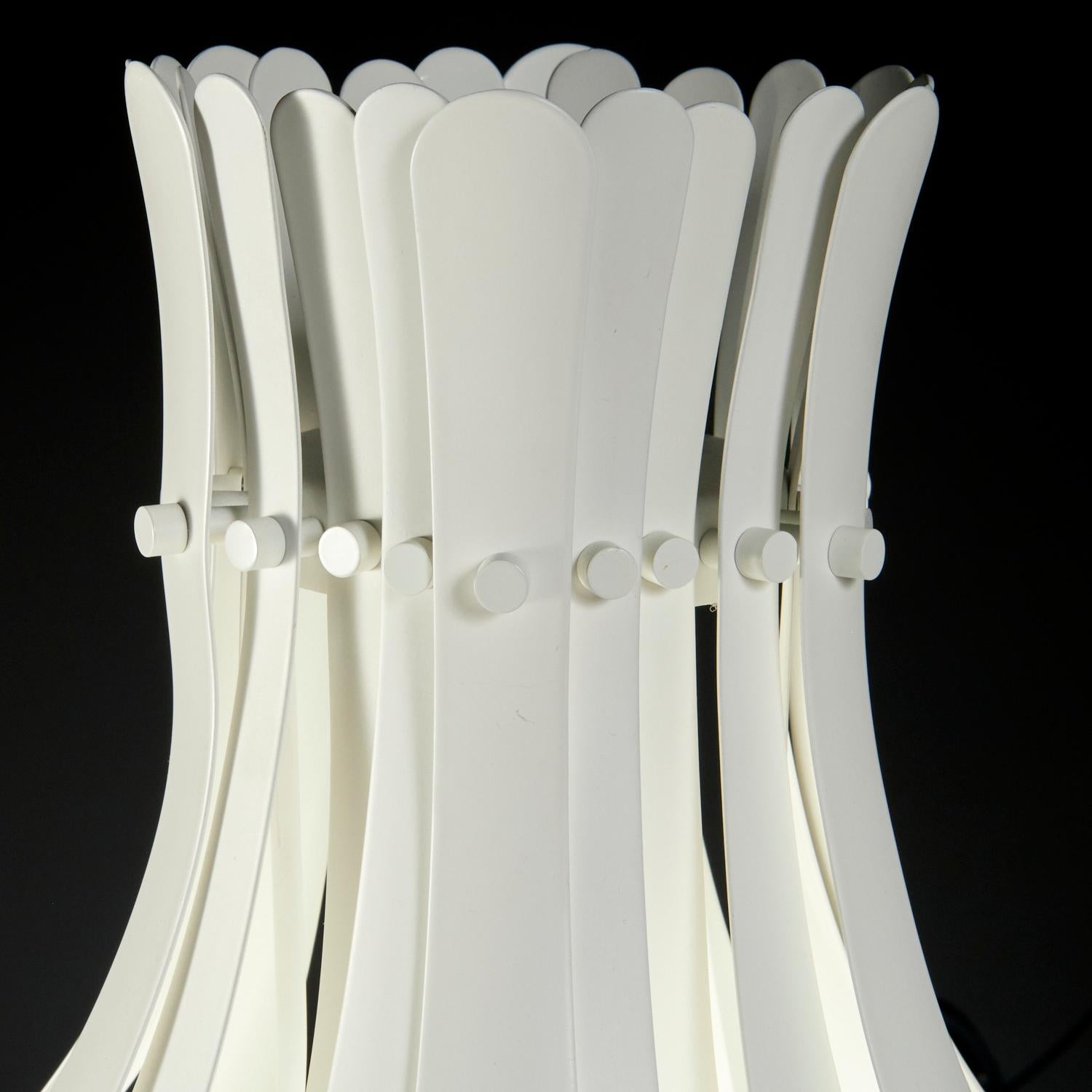 Mid-Century Modern Lampe de bureau Verner Panton en forme d'oignon émaillé blanc, style danois moderne en vente