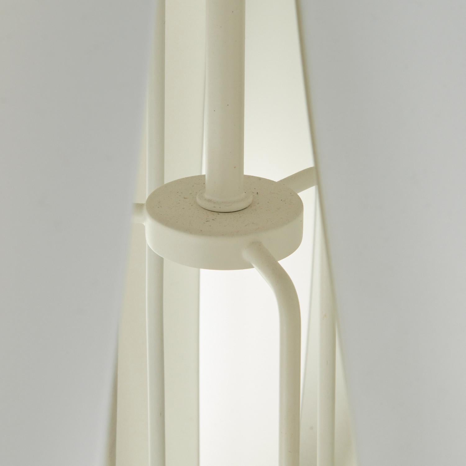 Émaillé Lampe de bureau Verner Panton en forme d'oignon émaillé blanc, style danois moderne en vente