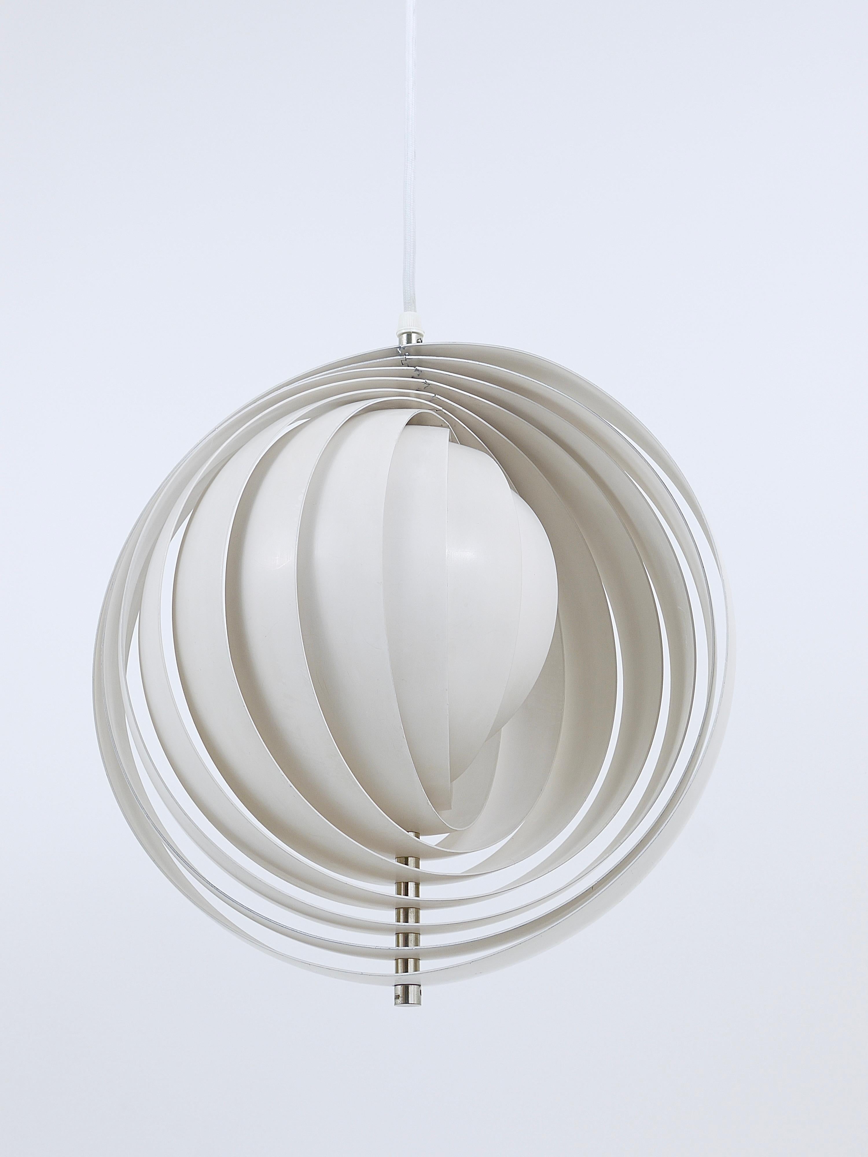 Verner Panton White Moon Lamp Visor Lamp, Op-Art, Louis Poulsen, Denmark, 1960s For Sale 3