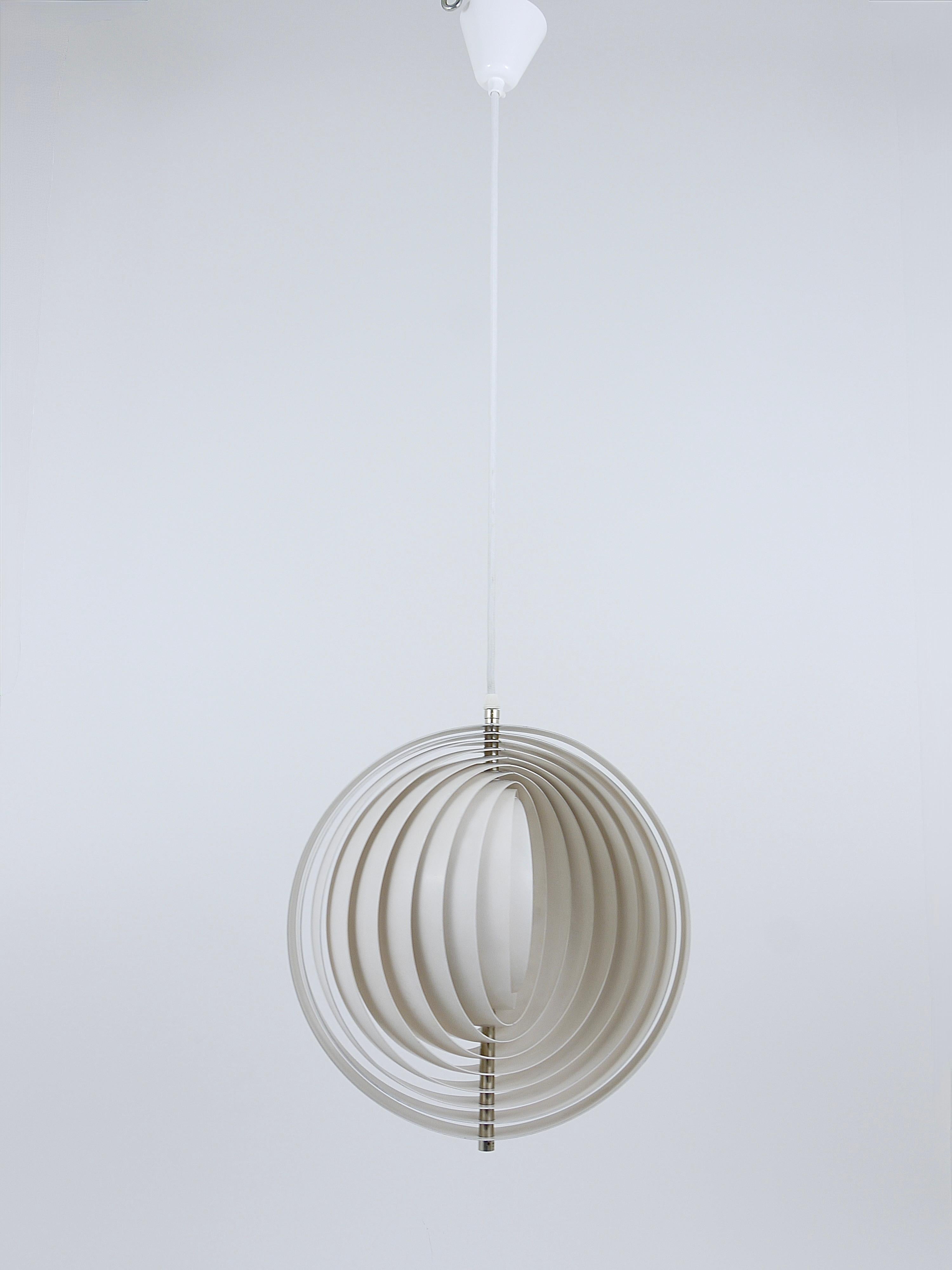 Verner Panton White Moon Lamp Visor Lamp, Op-Art, Louis Poulsen, Denmark, 1960s For Sale 7