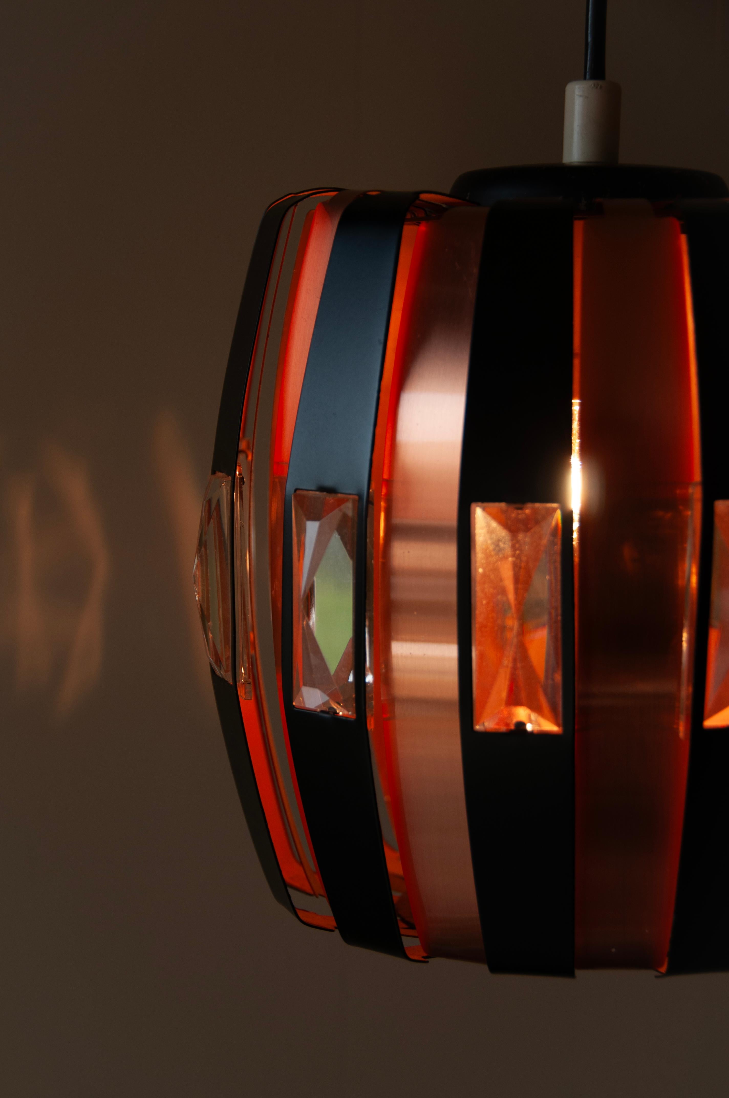 Danois Verner Schou Design : Lampe à suspension en cuivre L20 avec prisme en verre, origine danoise en vente
