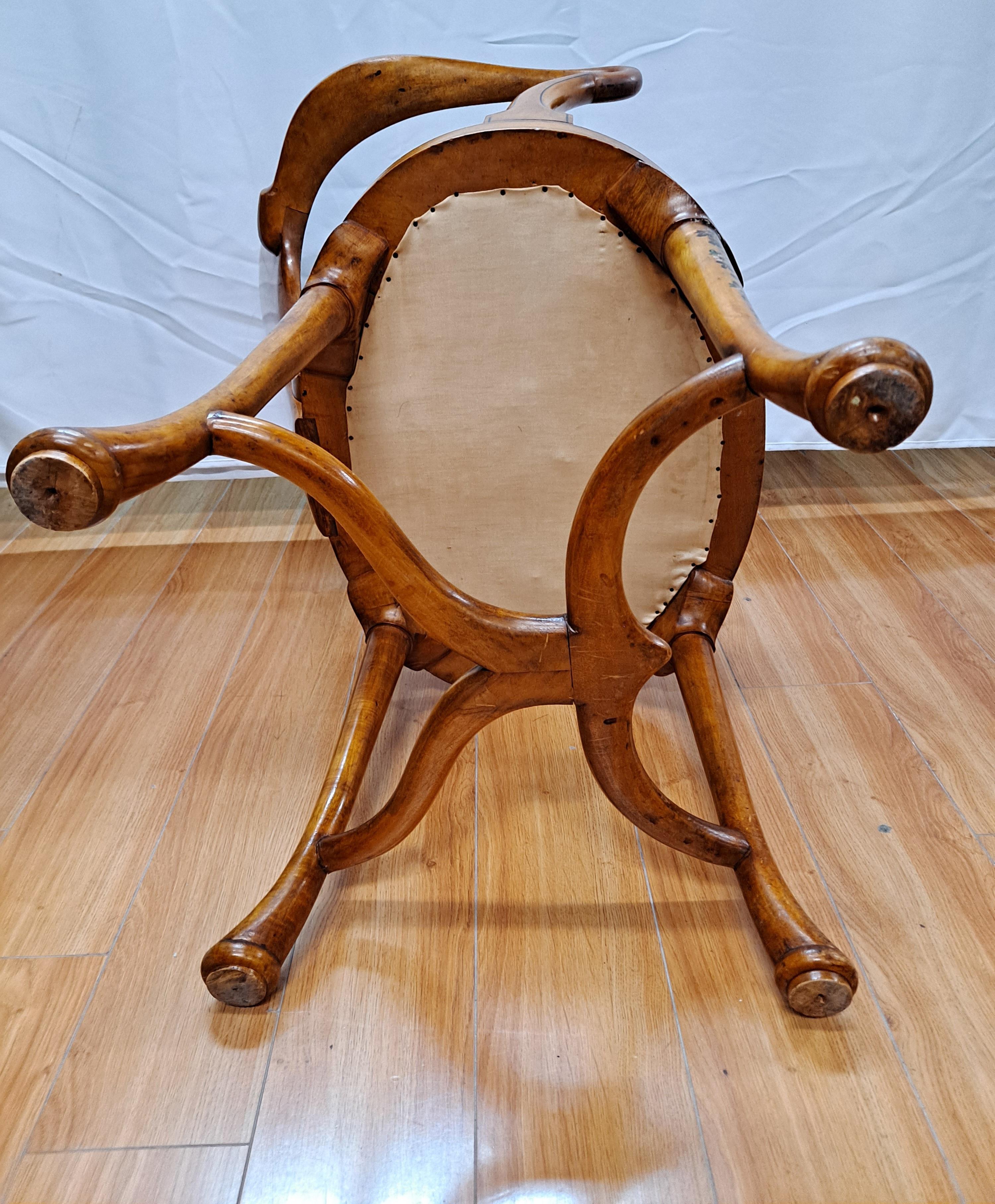 Handgemalter Sessel im Stil von Martine im Angebot 6