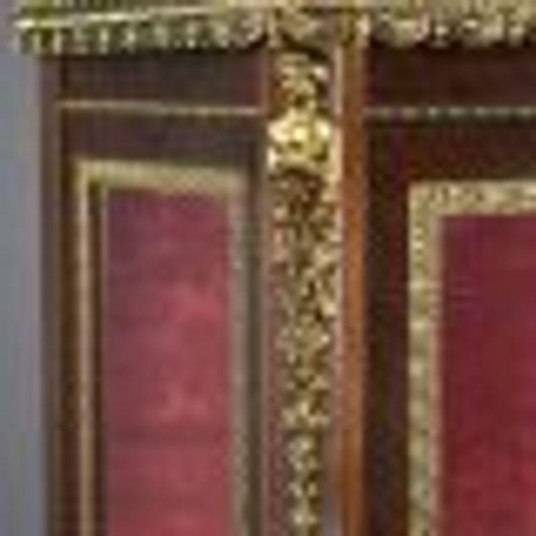 Vernis Martin Display Cabinet by H & L Epstein For Sale 8