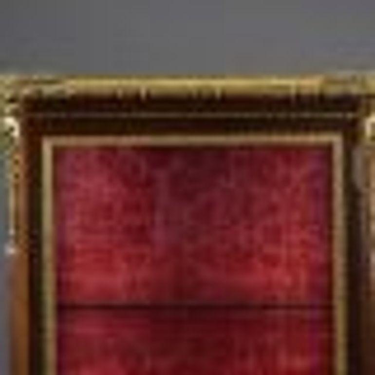 Vernis Martin Display Cabinet by H & L Epstein In Good Condition For Sale In Chelmsford, Essex