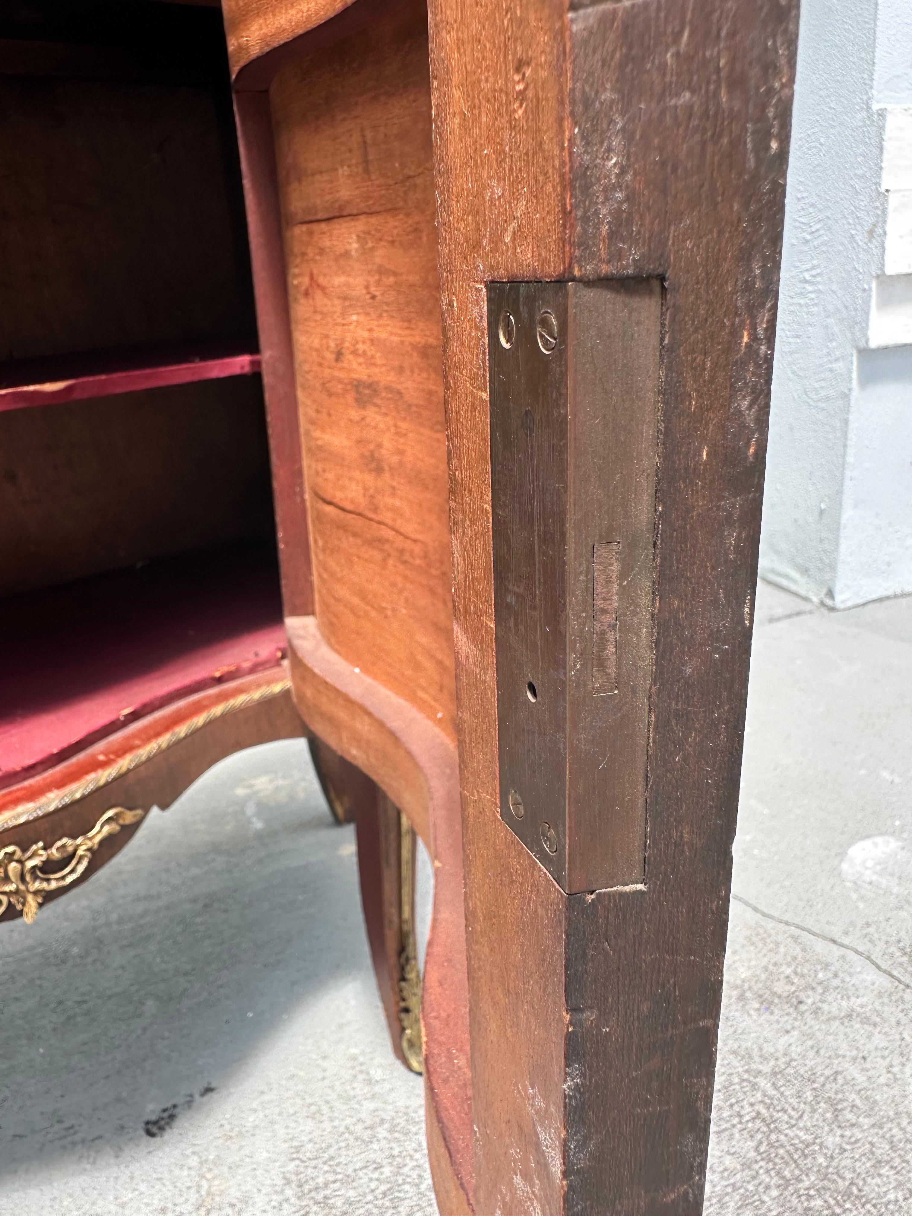 Vernis Martin French Antique Commode Chest Piano in marmo. in vendita 3