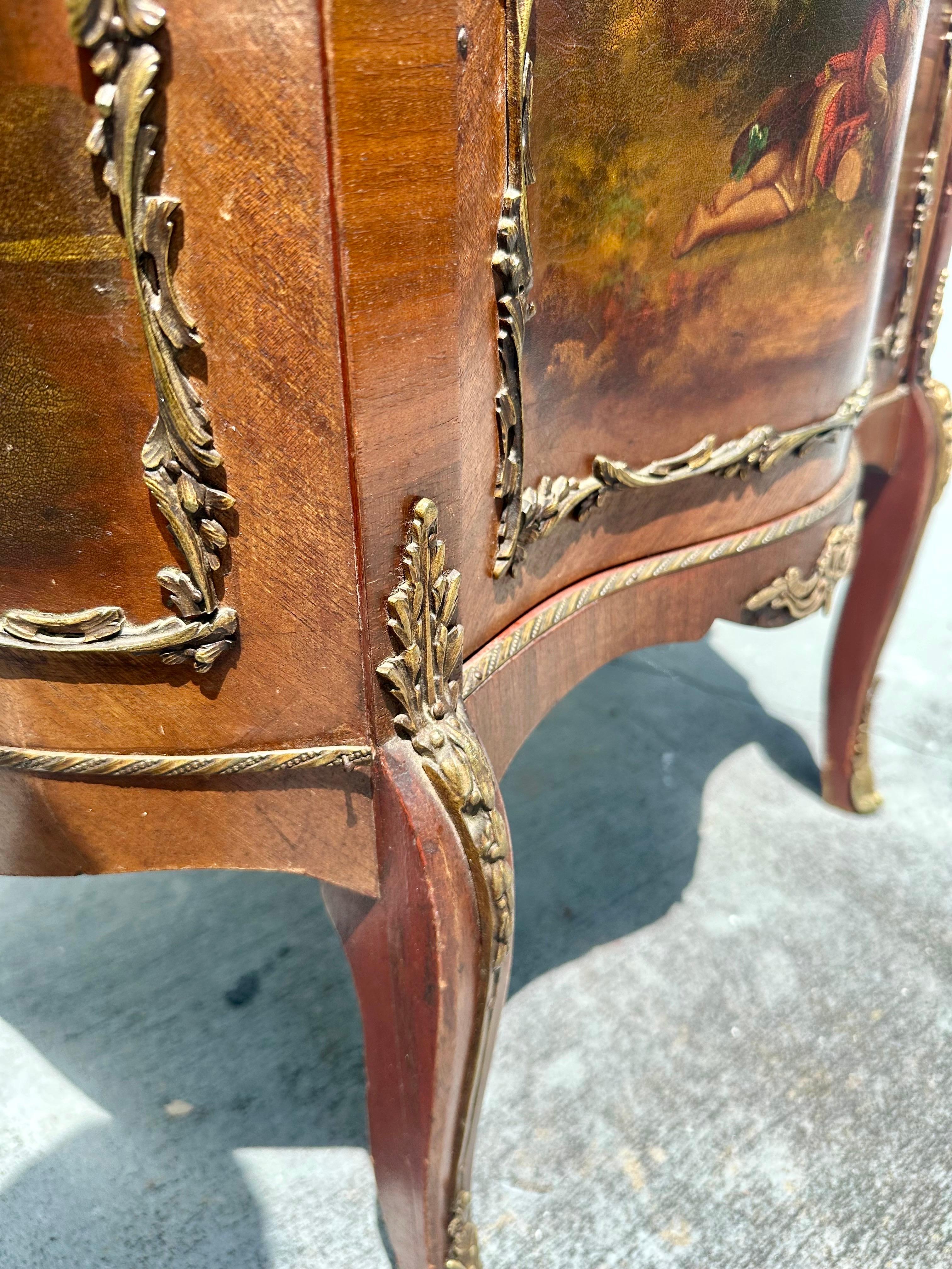 Vernis Martin French Antique Commode Chest Piano in marmo. In condizioni buone in vendita a Vero Beach, FL