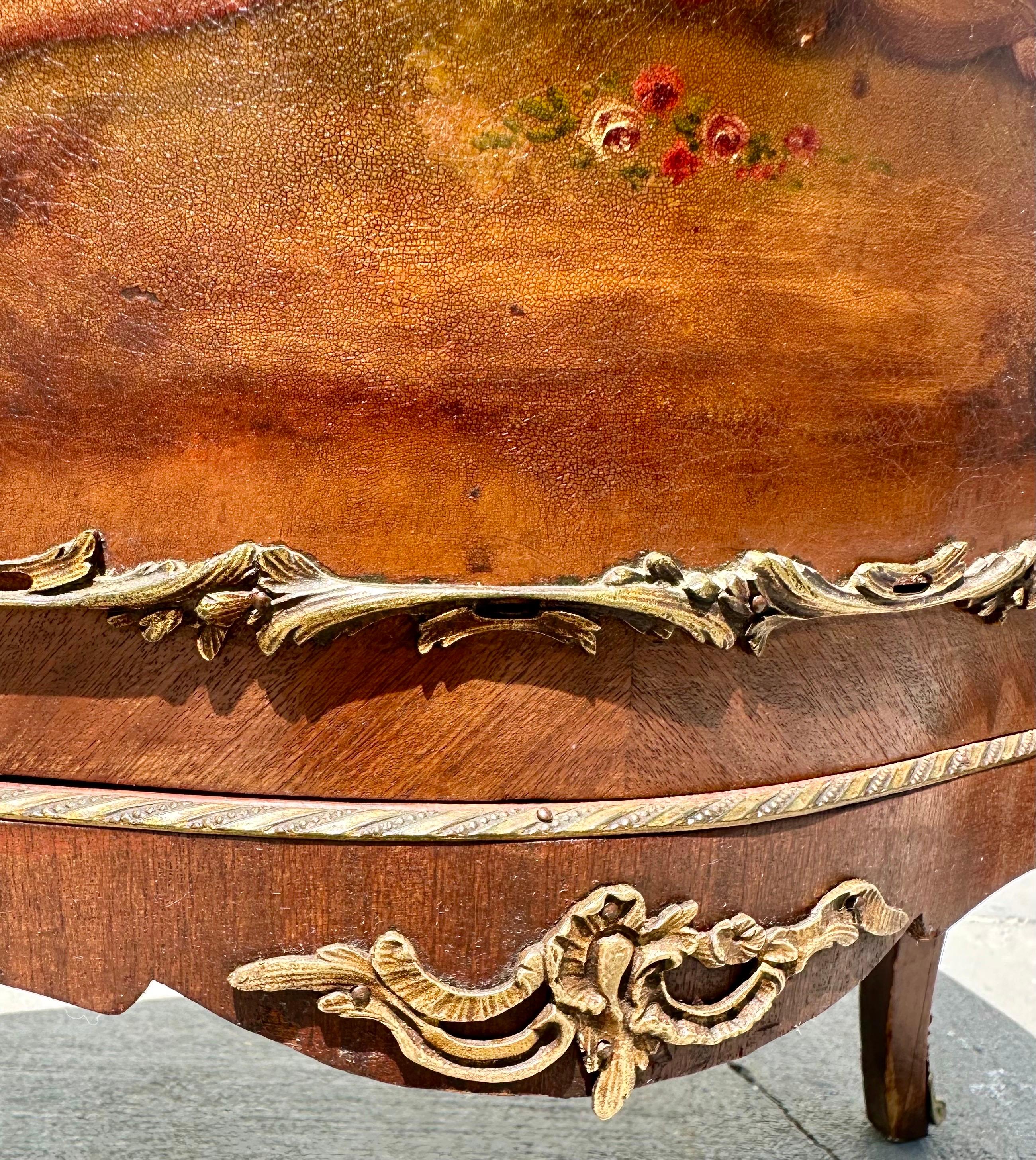 XX secolo Vernis Martin French Antique Commode Chest Piano in marmo. in vendita
