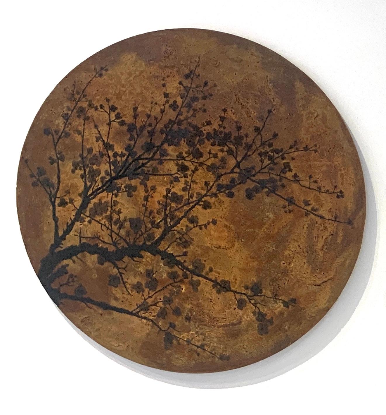 Vero spielt mit der Nachahmungsfähigkeit von Beton, indem sie Elemente in ihre Werke einbaut, die die Illusion verstärken. Dieses Werk ist eine Hommage an den japanischen Frühling vor dem Hintergrund des Vollmonds.

Das Wunderbare an Beton ist seine