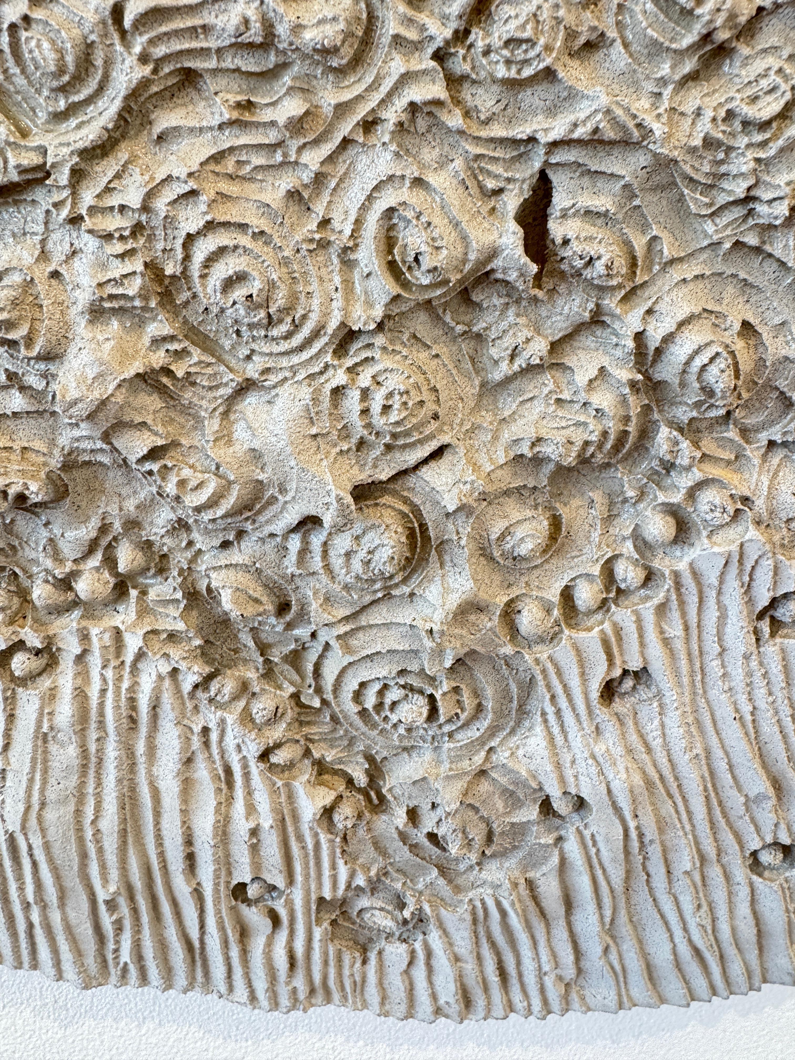 Sculpture murale en béton gris convexe inspirée de la Nature, 2021 en vente 4
