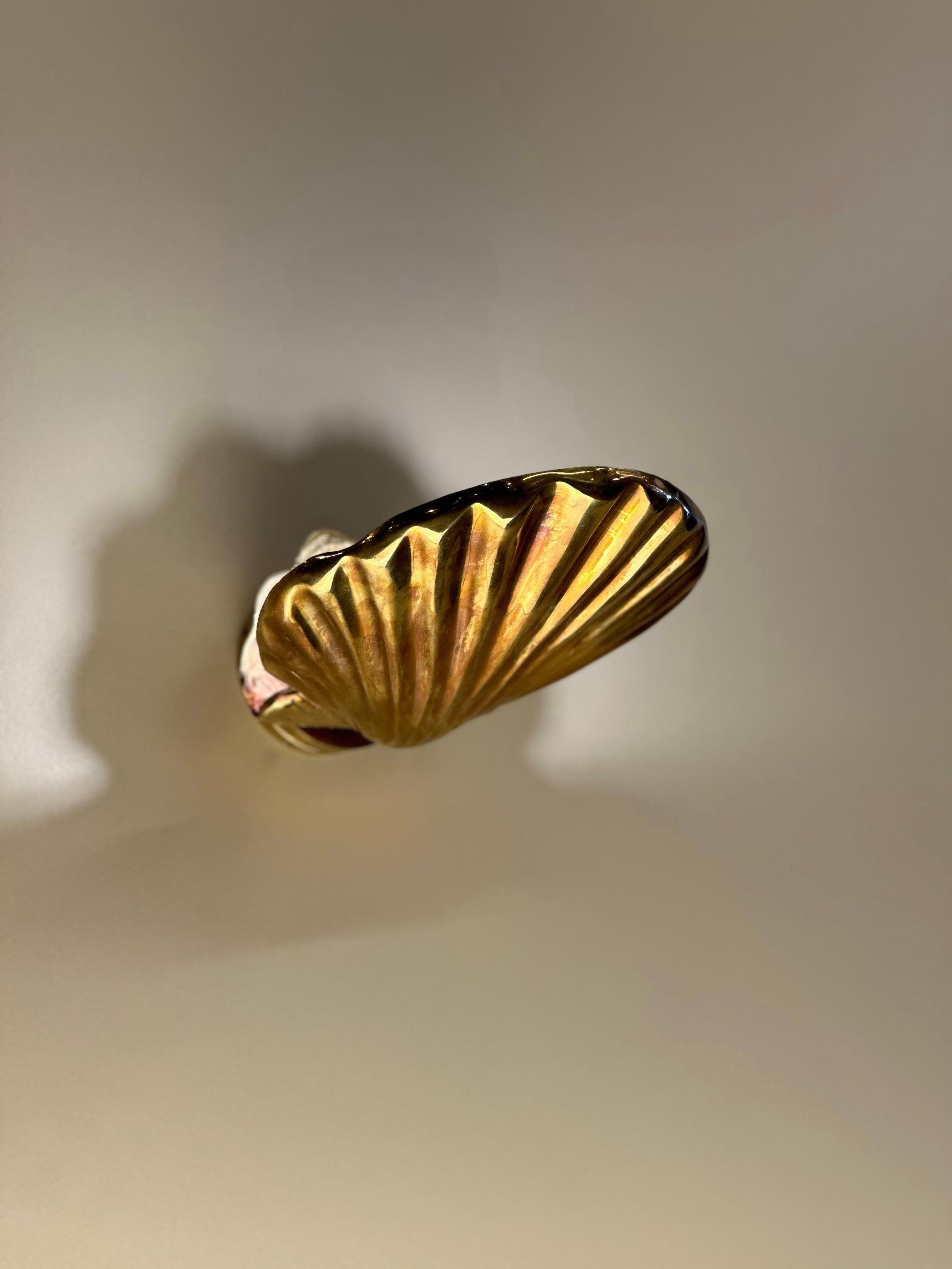 Veroia Skulpturaler Wandleuchter aus Messingguss im Angebot 4
