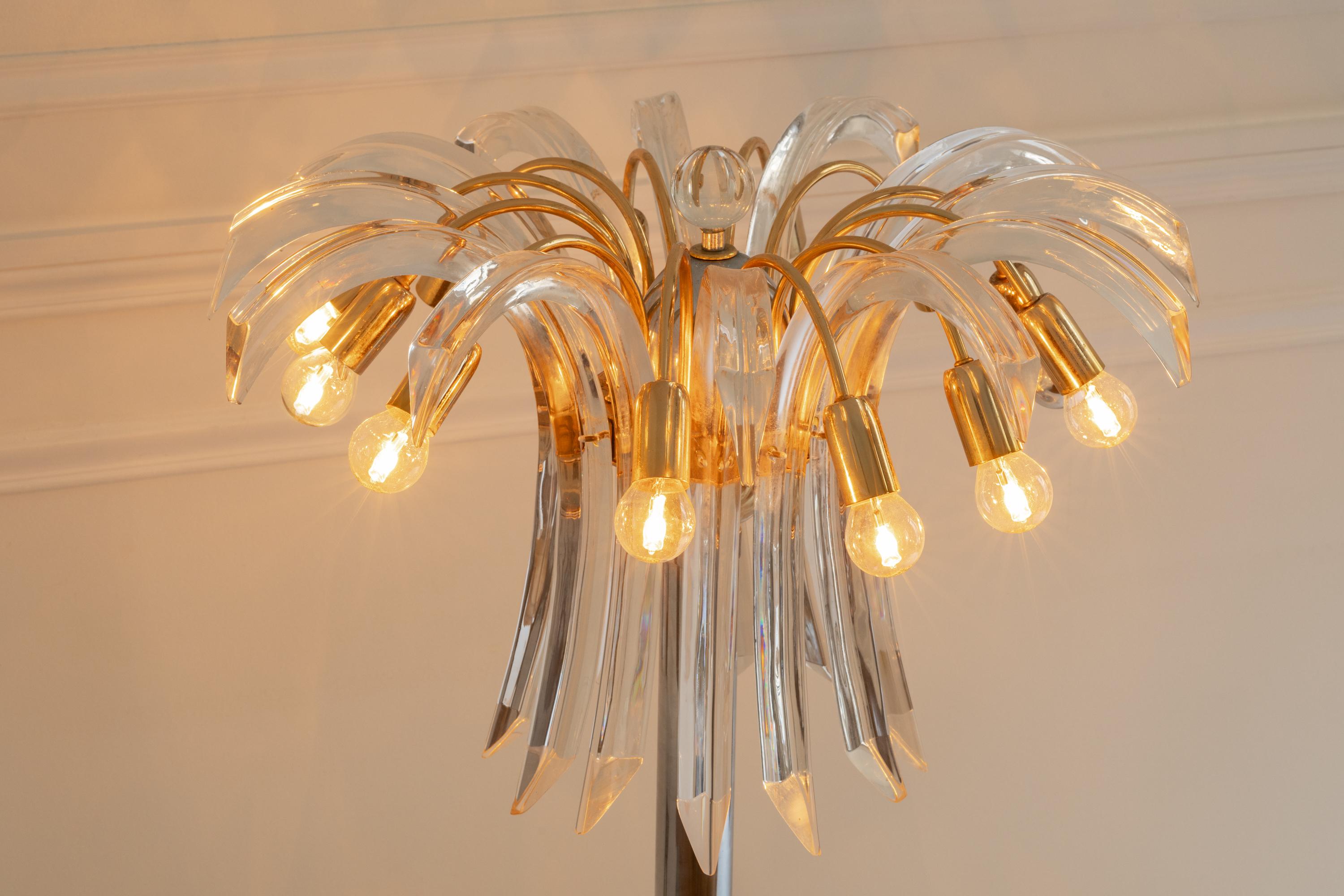 italien Vintage Unique Murano Style Glass & Brass Palm Table Lamp with 12 Lights Leaves en vente