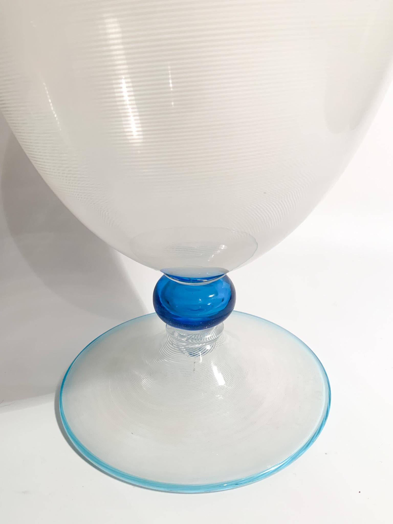 Milieu du XXe siècle Vase filigrane modèle Véronèse en verre de Murano par Barovier&Toso, années 1950 en vente