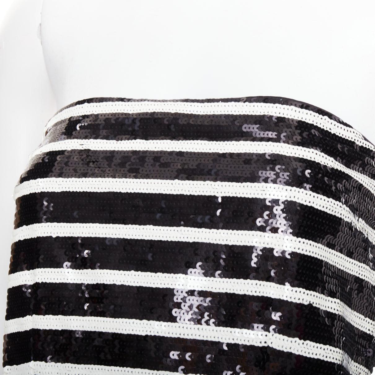 VERONICA BEARD Calas Robe corsetée sans bretelles à rayures noires et blanches et à paillettes US0 XS
Référence : AAWC/A01445
Marque : Veronica Beard
Modèle : Calas
Matière : Coton, mélange
Couleur : Noir, Whiting
Motif : Rayé
Fermeture :