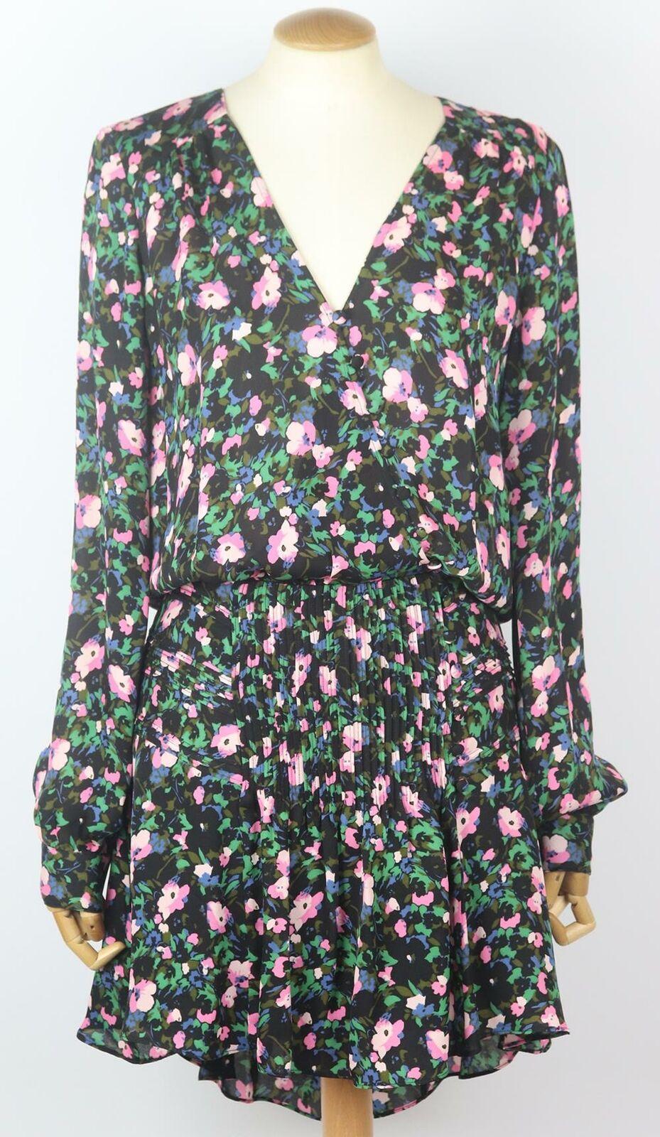 This Veronica Beard 'Naomi' silk dress is printed with painterly florals in pink, blue and green, and features asymmetric buttons along the front and a pintucked waist panel.
Multicolored silk
Button fastenings at front, zip fastening at side.
100%