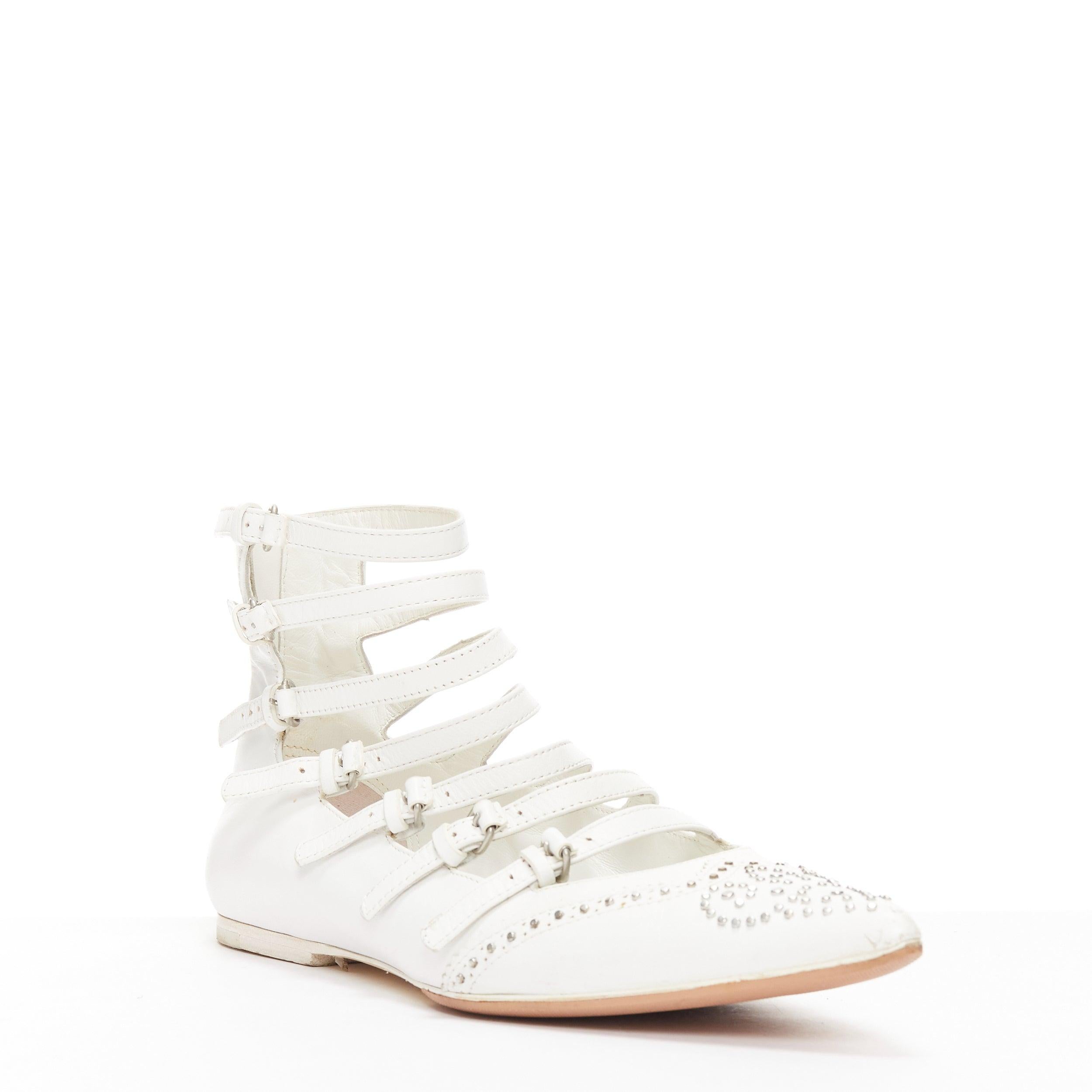 VERONIQUE BRANQUINHO white leather silver studded wingtip strappy flats EU37.5
Reference: NILI/A00060
Brand: Veronique Branquinho
Material: Leather
Color: White, Silver
Pattern: Studded
Closure: Zip
Lining: White Leather
Extra Details: Back