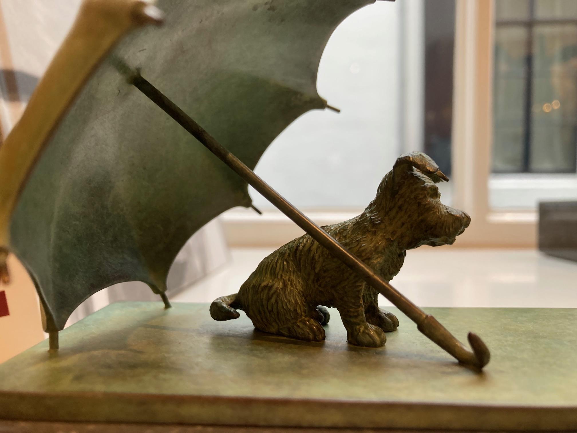 On se Connait Bronze Sculpture Dogs Umbrella Green Patina Contemporary In Stock  For Sale 2