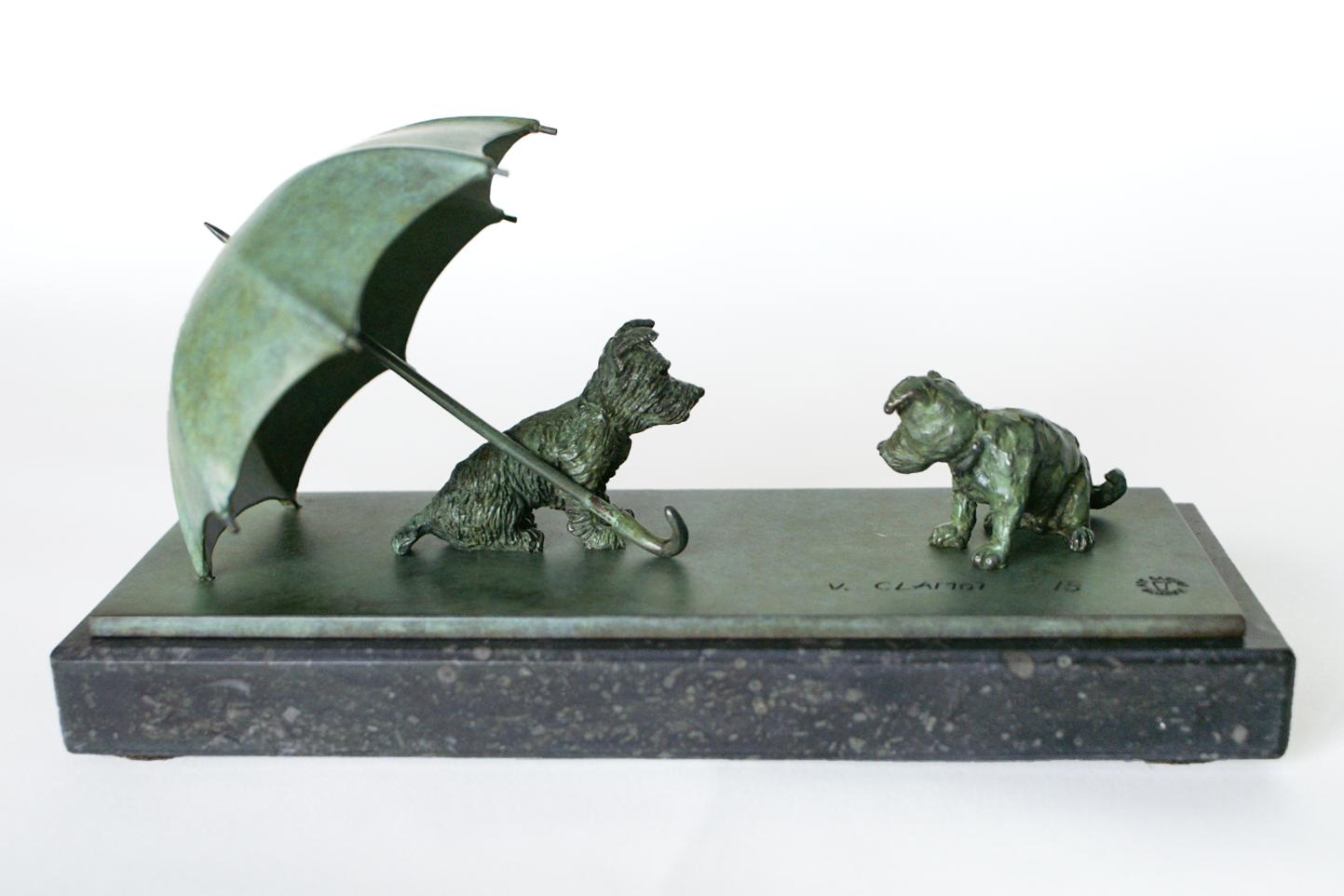 Veronique Clamot Figurative Sculpture - On se Connait Bronze Sculpture Dogs Umbrella Green Patina Contemporary In Stock 