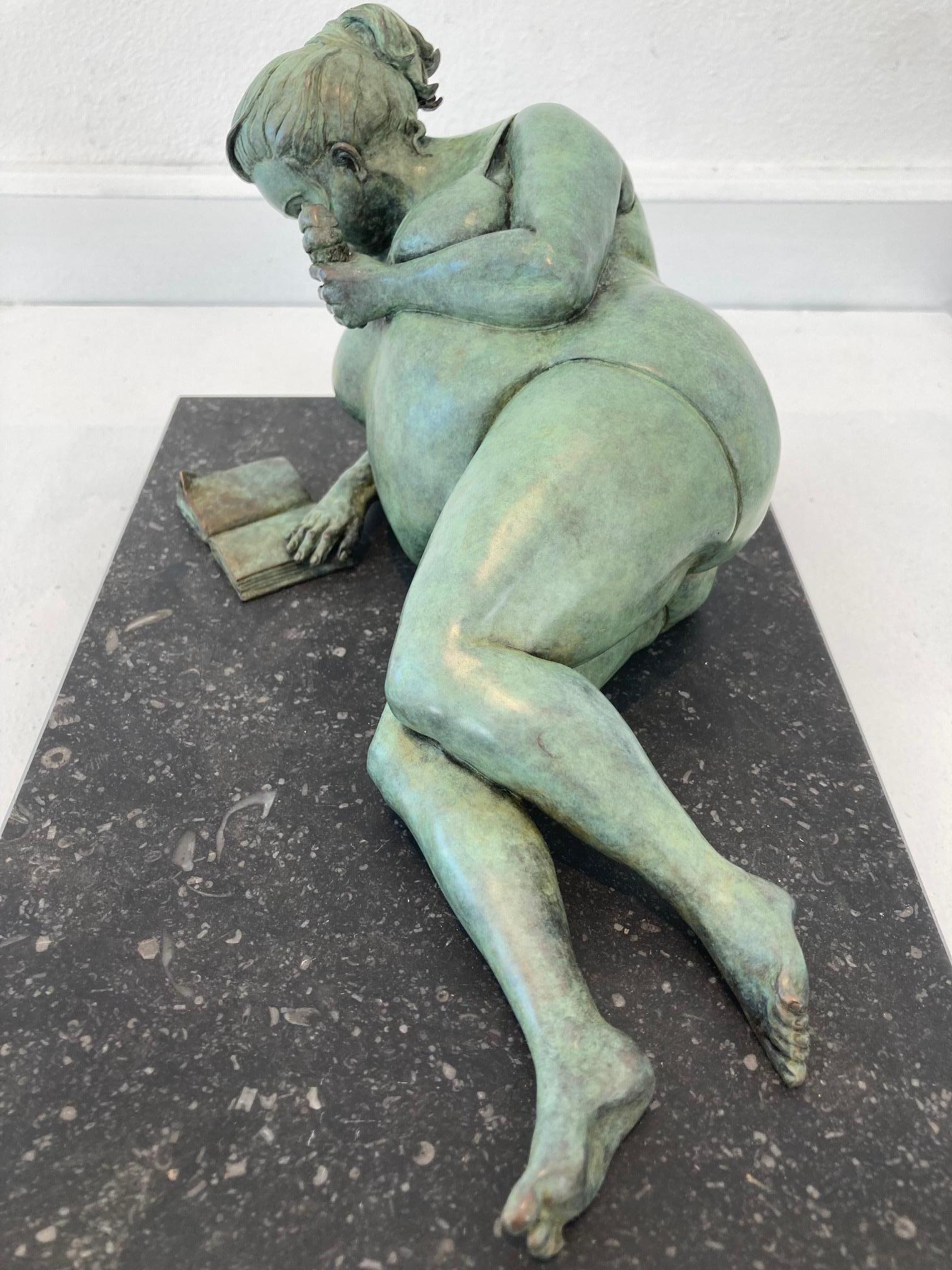 Une Histoire Passionante Historia con Pasión Escultura de Bronce Lectura En Stock - Figurative Sculpture Oro de Veronique Clamot